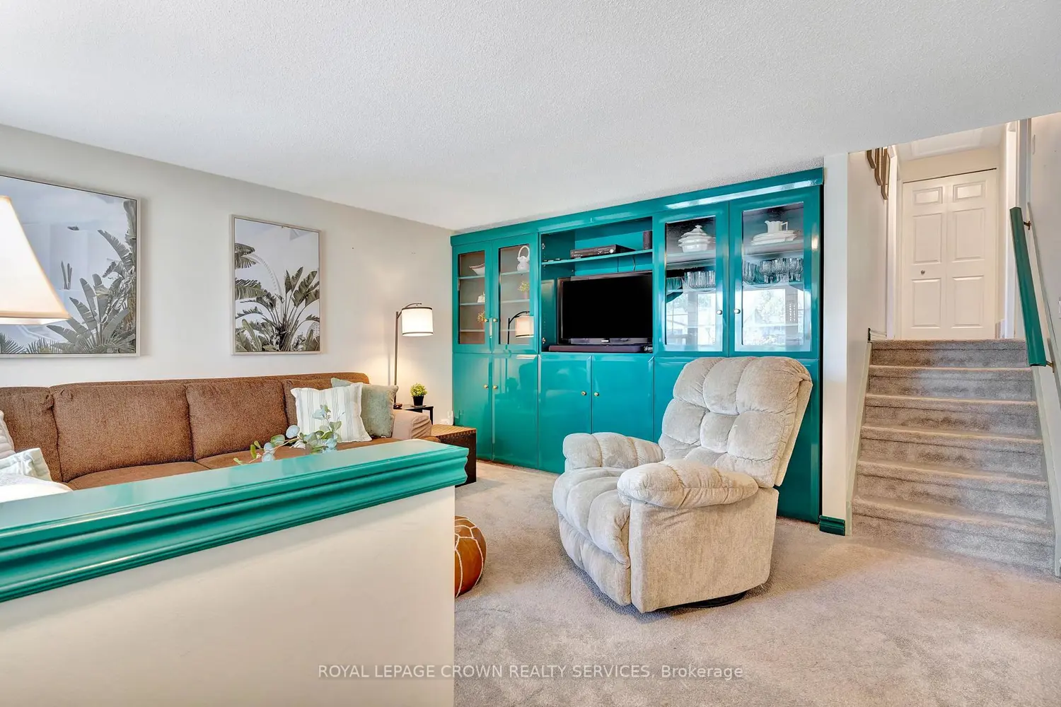 98 Belwood Crescent photo 4
