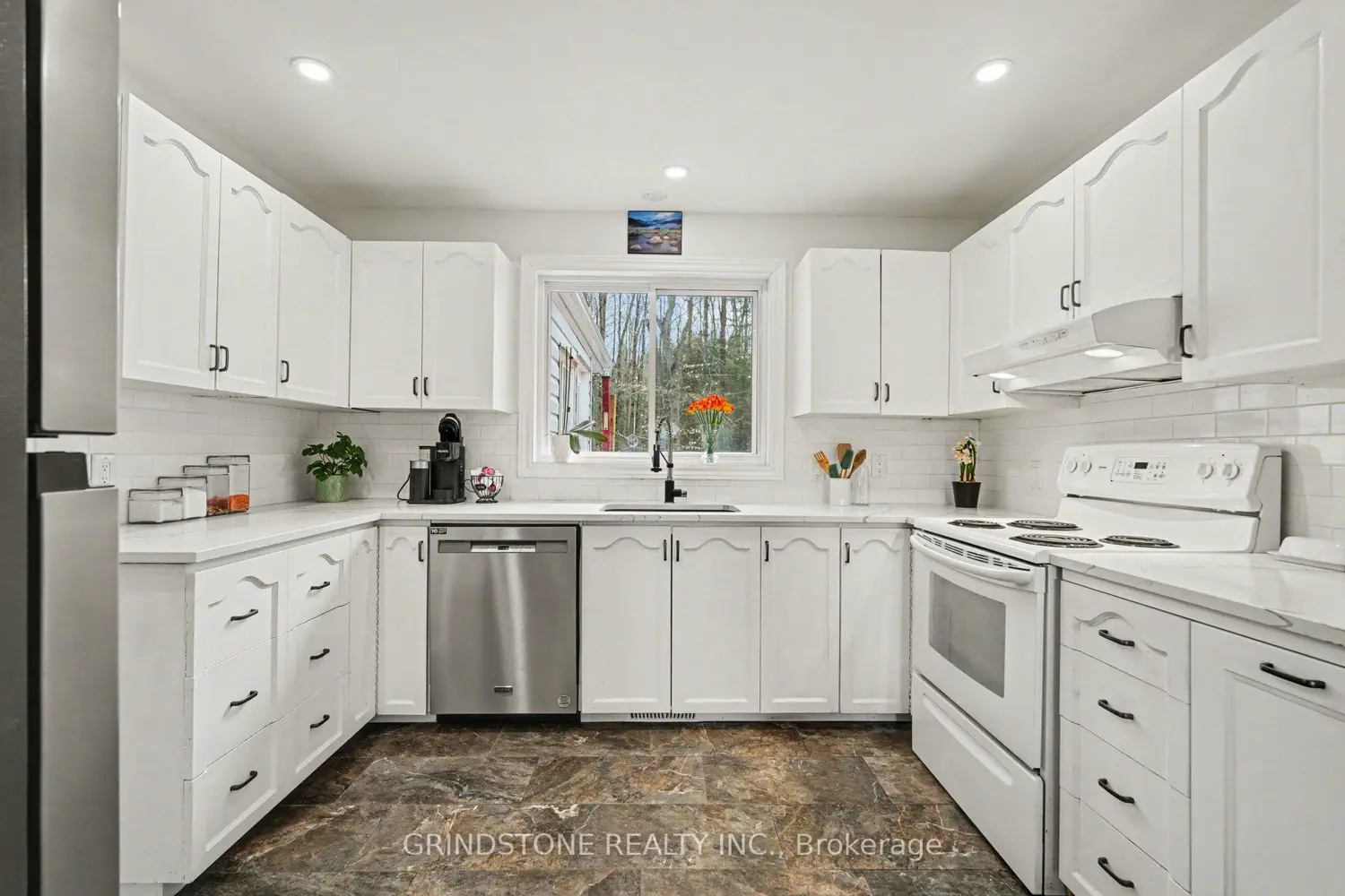 319 Riverwood Drive photo 4