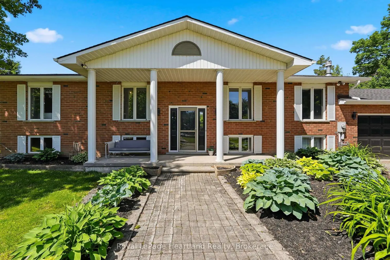 1041 Howick Street photo 2