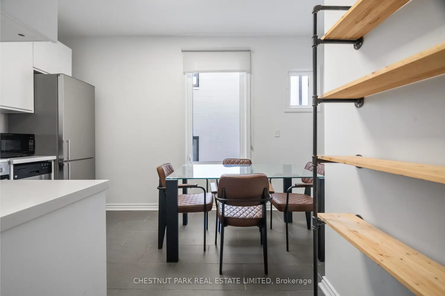 371 Howland Avenue photo 4