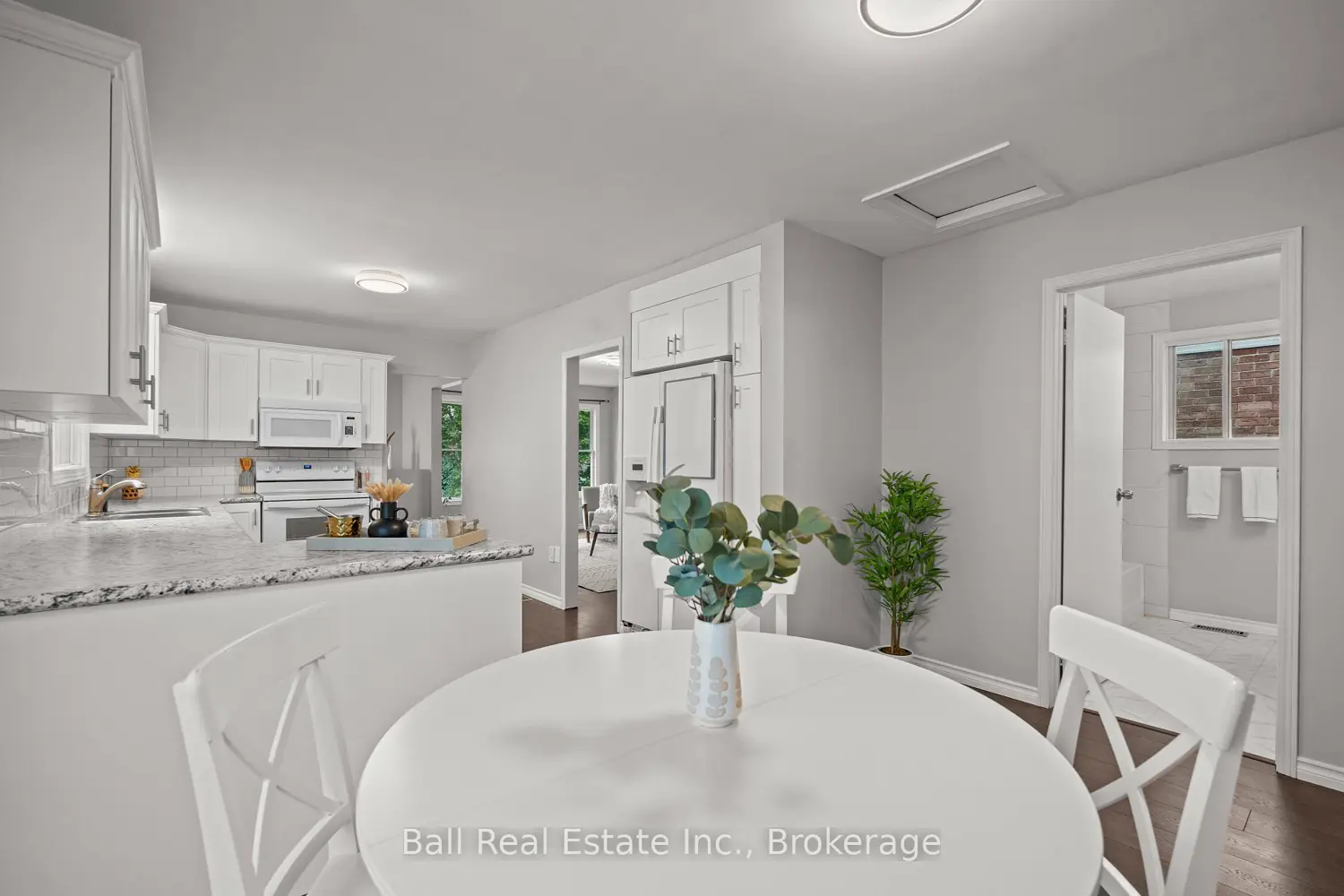735 Mountain Ash Road photo 5