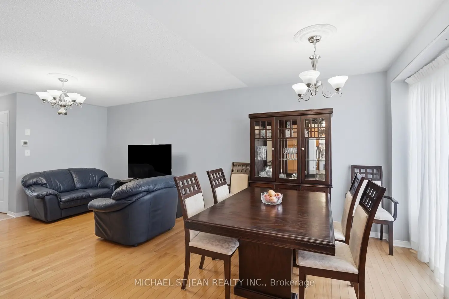 2393 Curtis Road photo 4