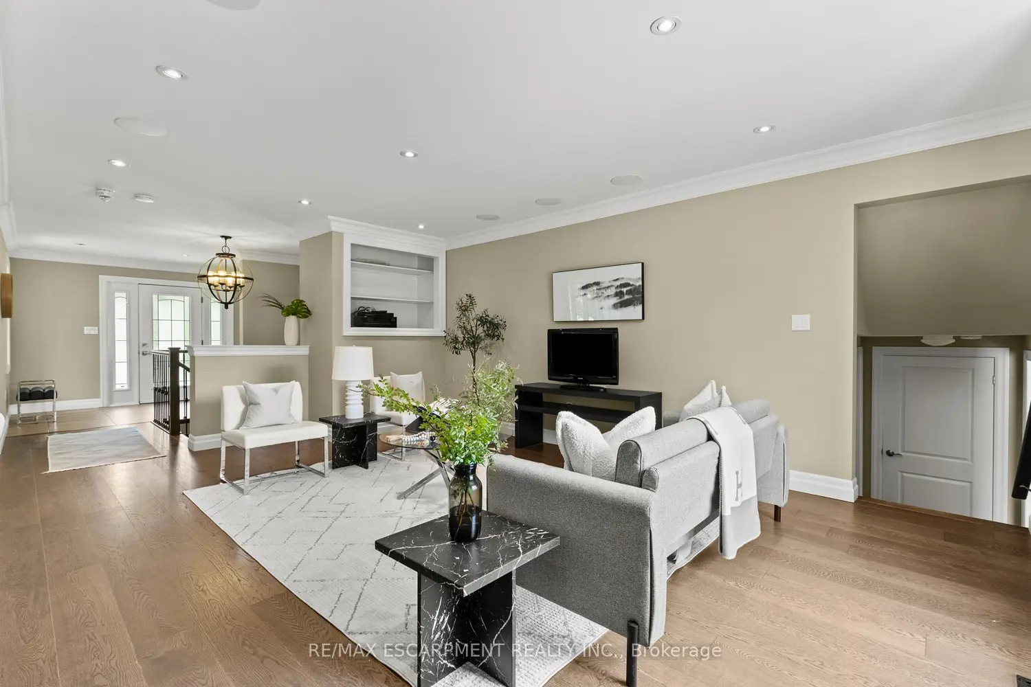 404 Hamilton Drive photo 3