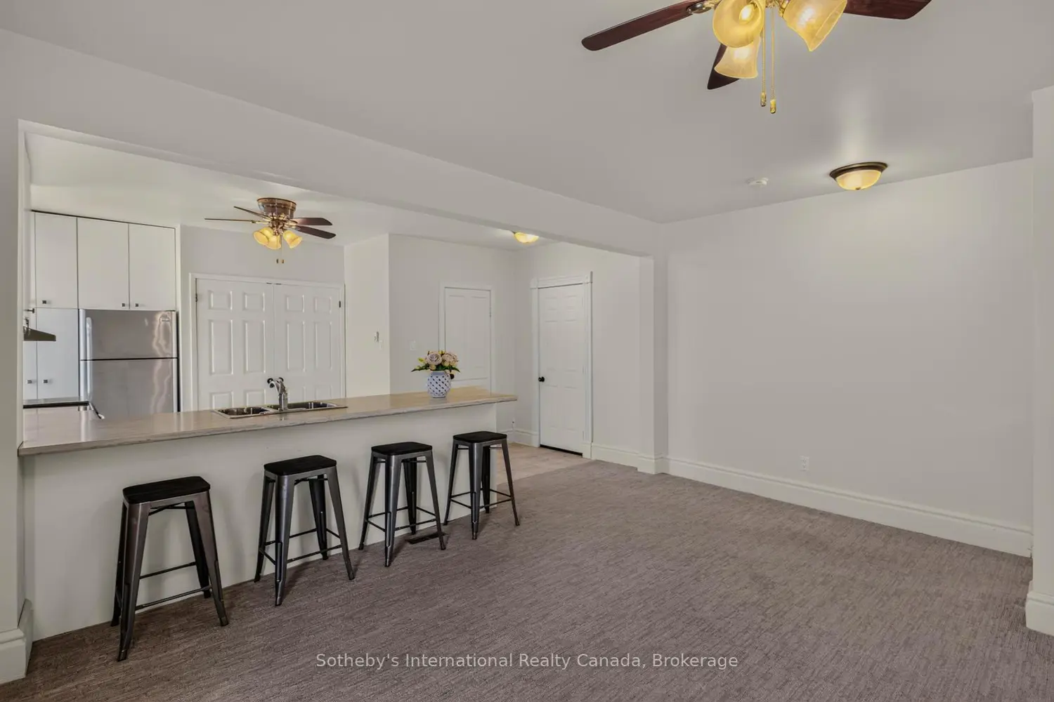 128 Douglas Street photo 5
