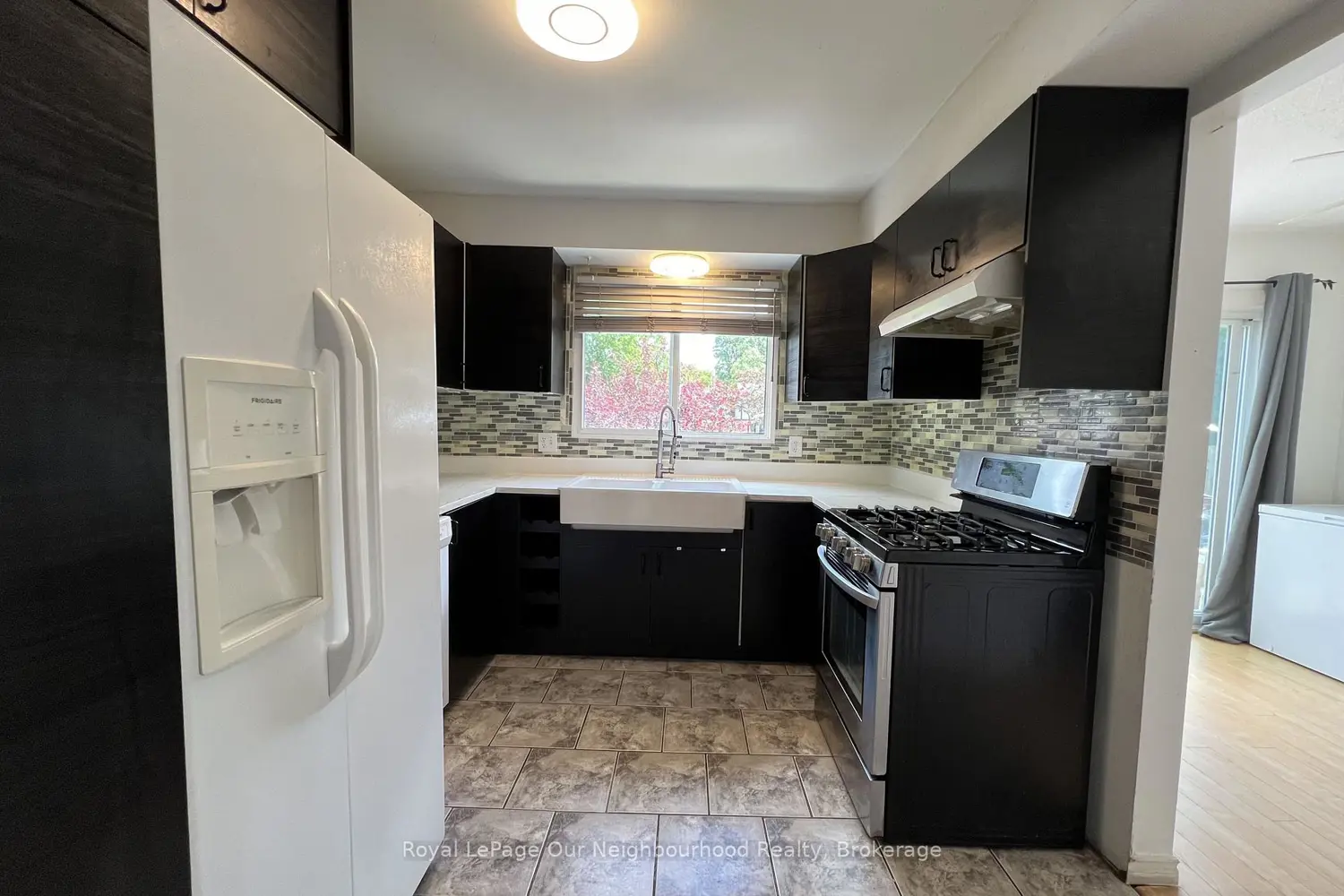 529 Lancelot Crescent photo 5