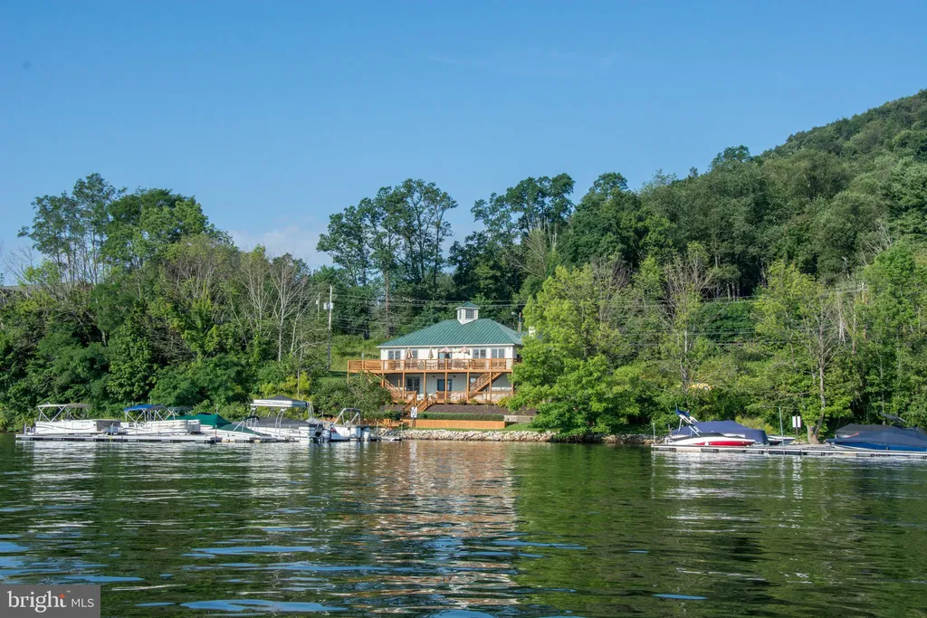 941 Mountainview Drive, Oakland, MD 21550