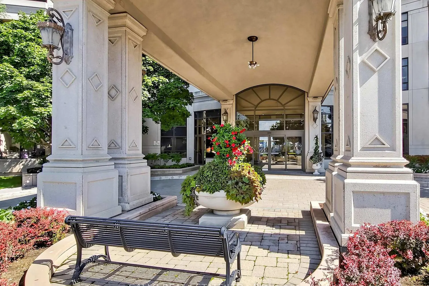 9225 Jane Street 1407 photo 3