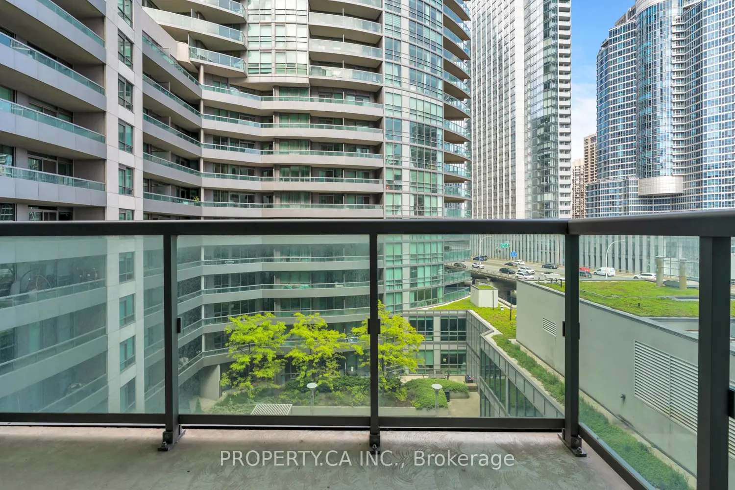 25 Lower Simcoe Street 803 photo 4
