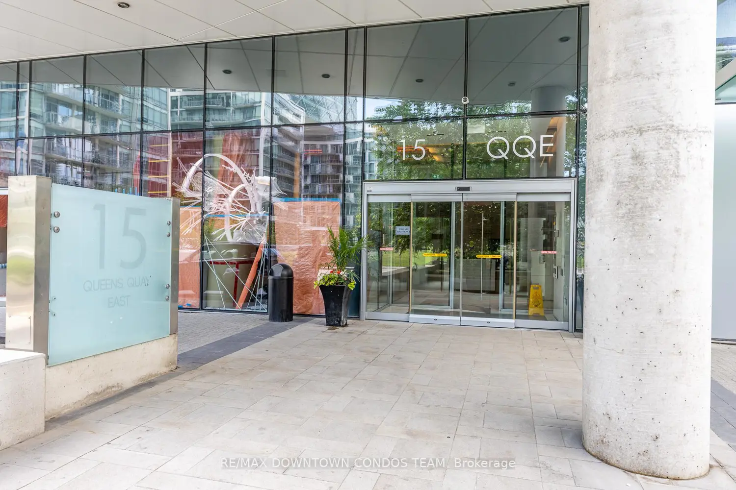 15 Queens Quay 1410 photo 2