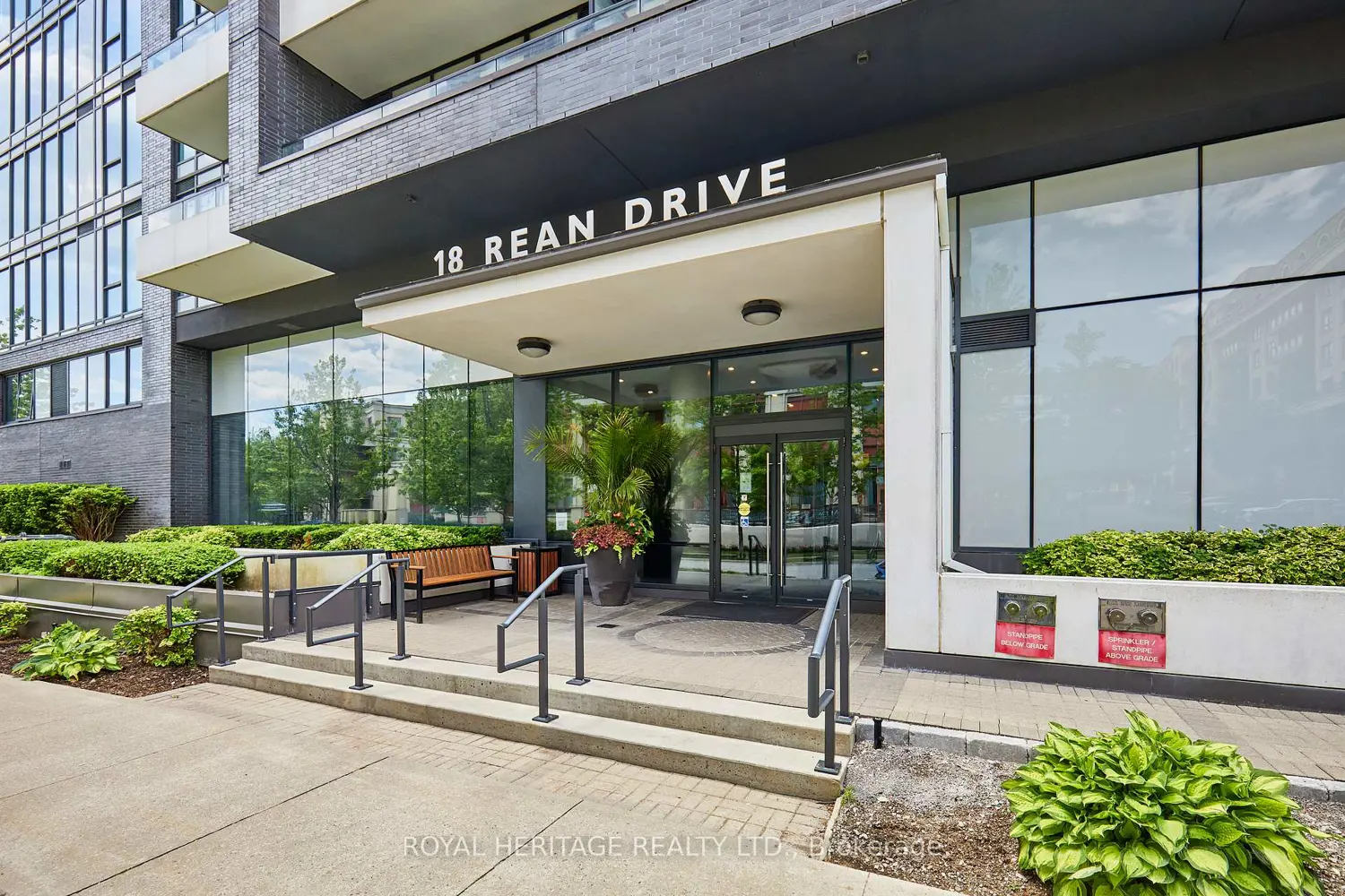 18 Rean Drive 204