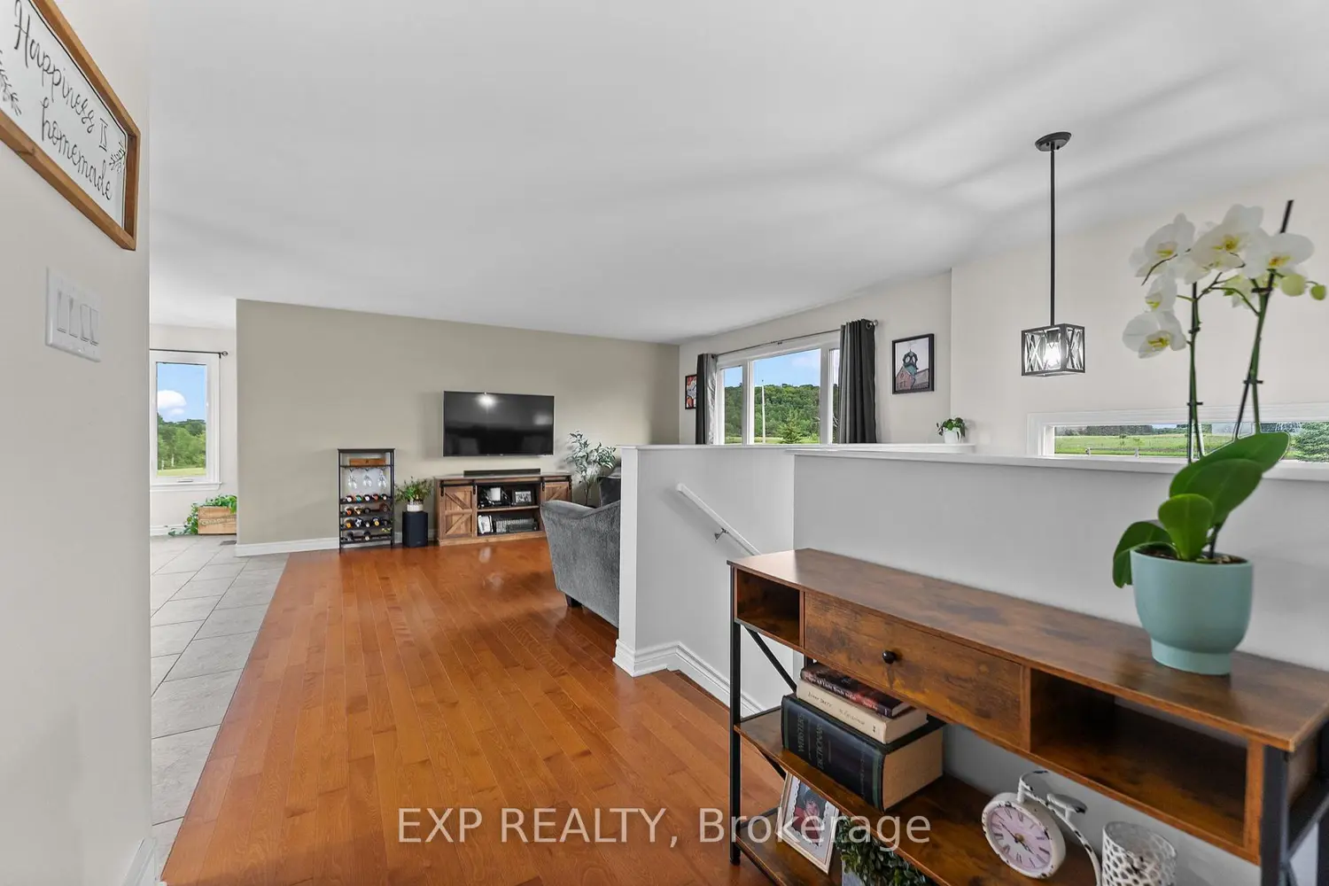 566A Pinnacle Road photo 3