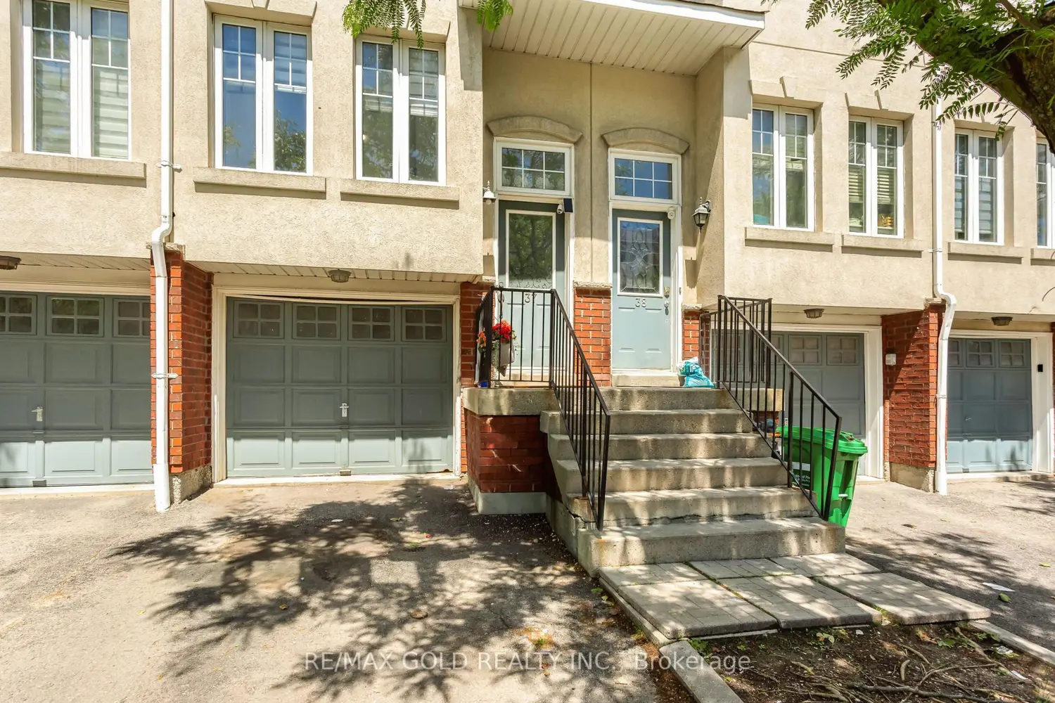 800 Dundas Street 37 photo 2