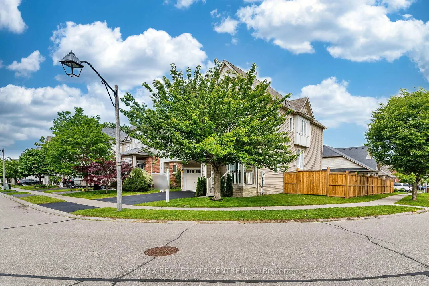 78 Lambert Crescent photo 3