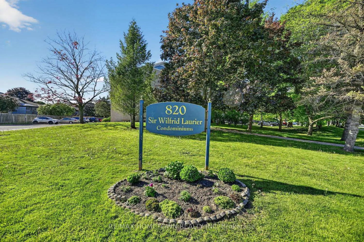 820 Laurier Boulevard 304