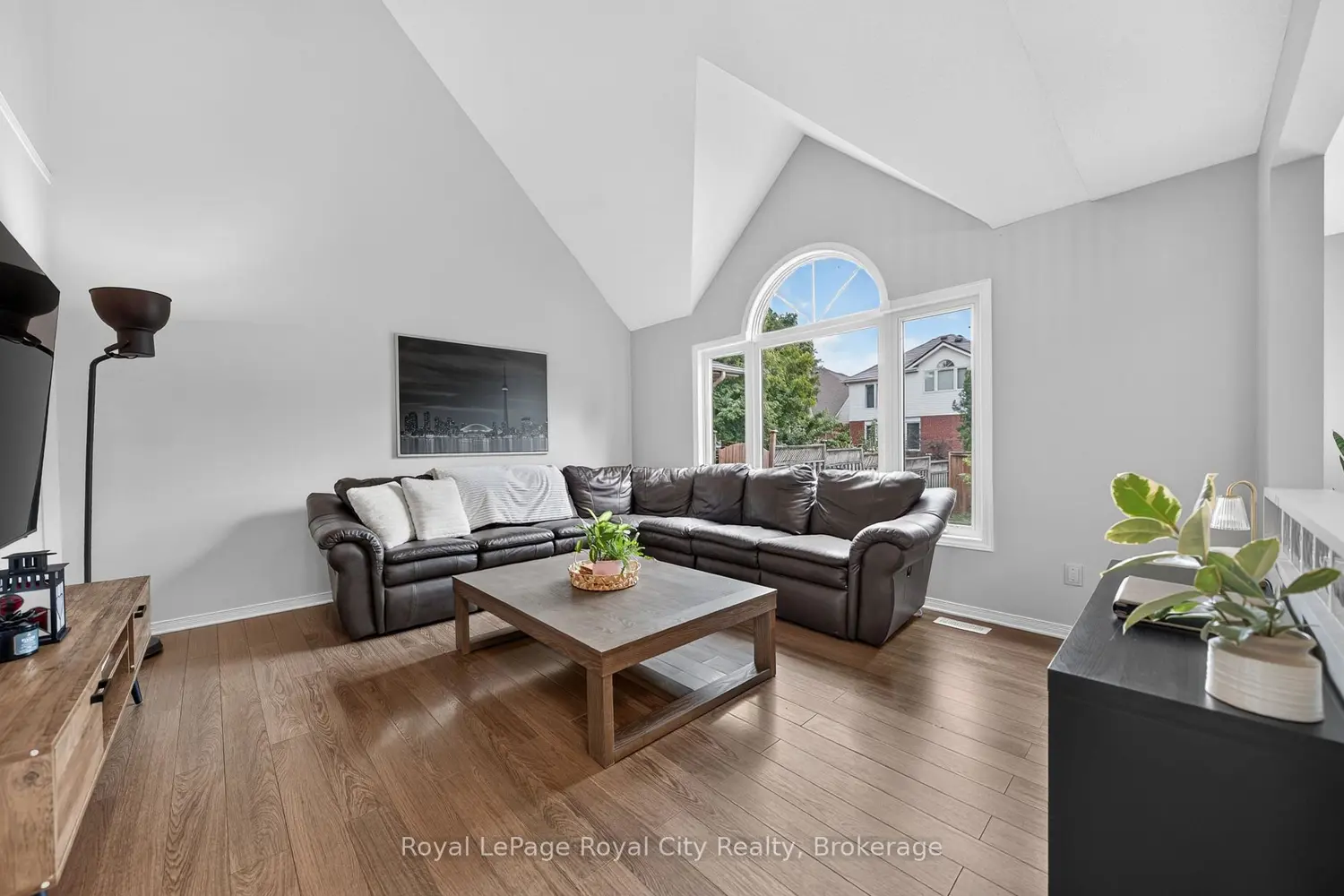 15 Camm Crescent photo 3