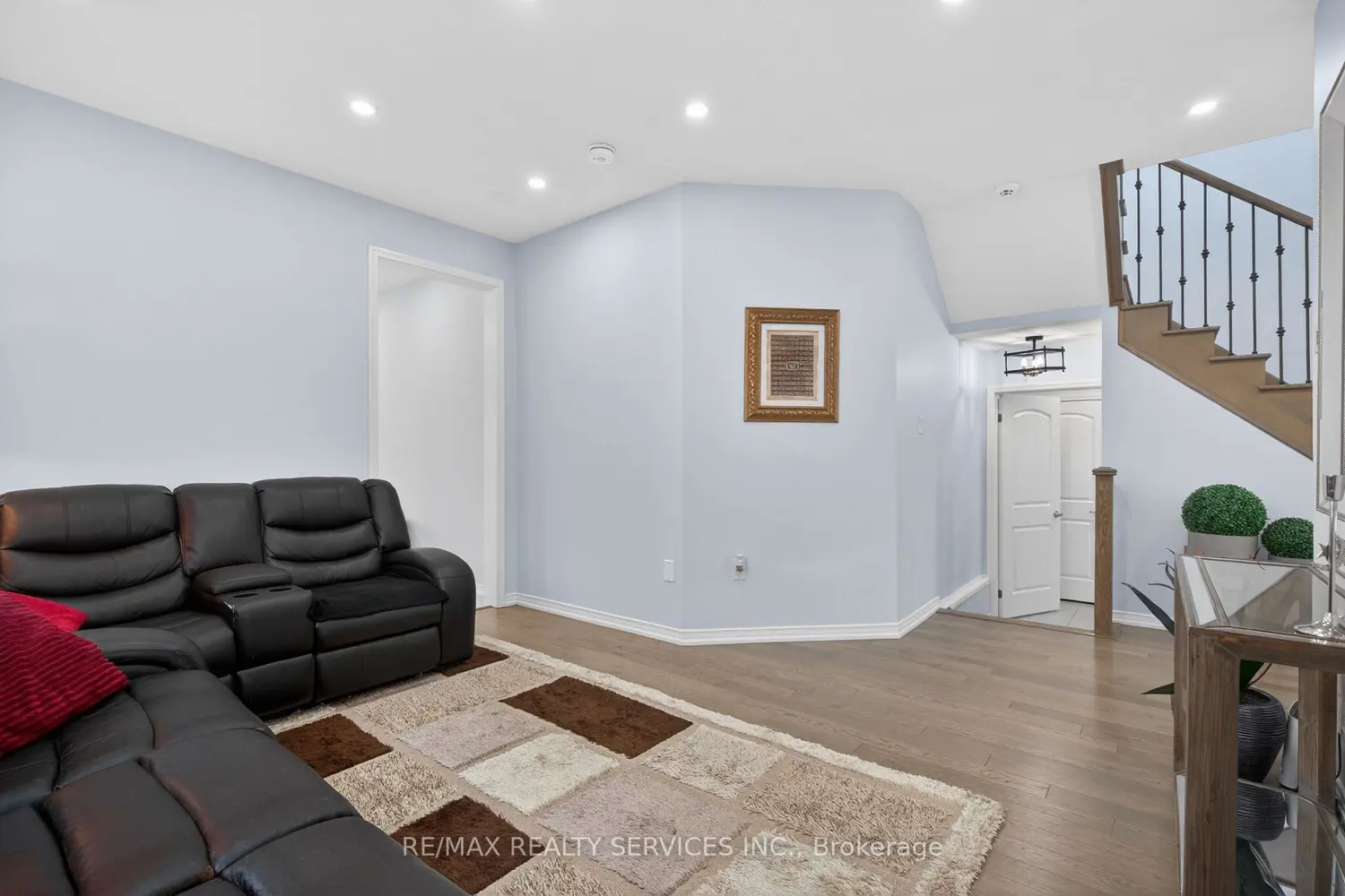154 Munro Circle photo 4
