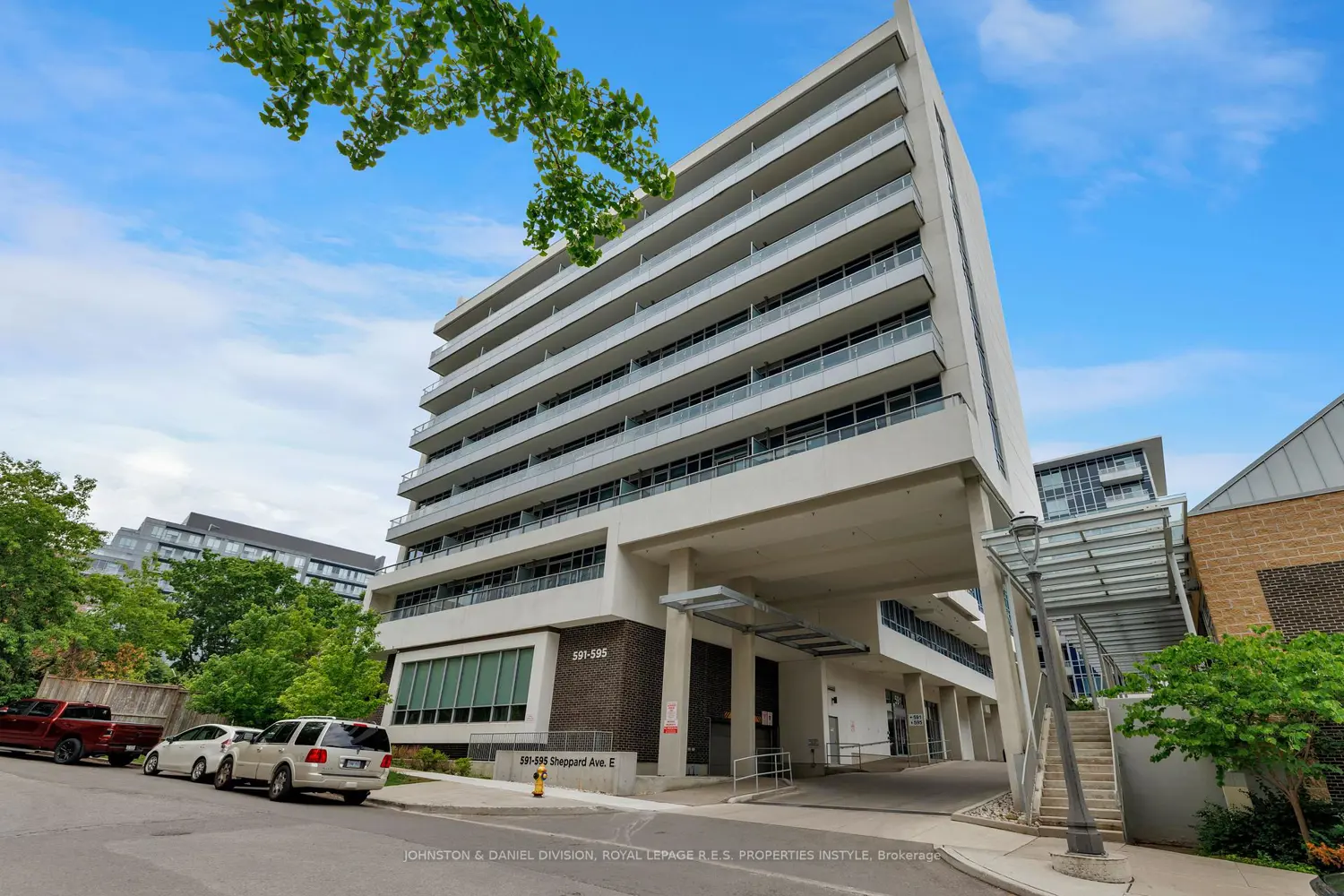 591 Sheppard Avenue 327