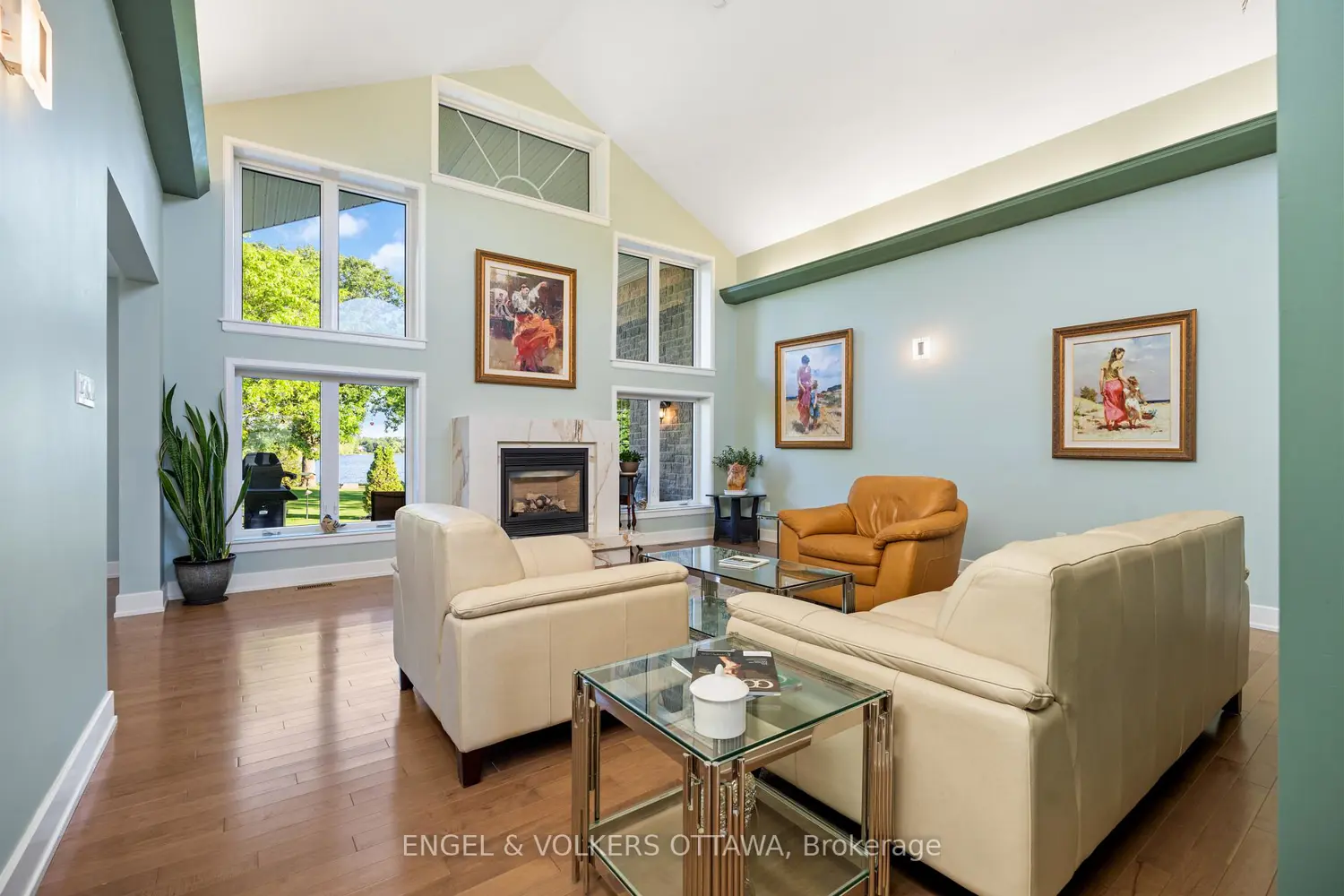 1562 Lakeshore Drive photo 5