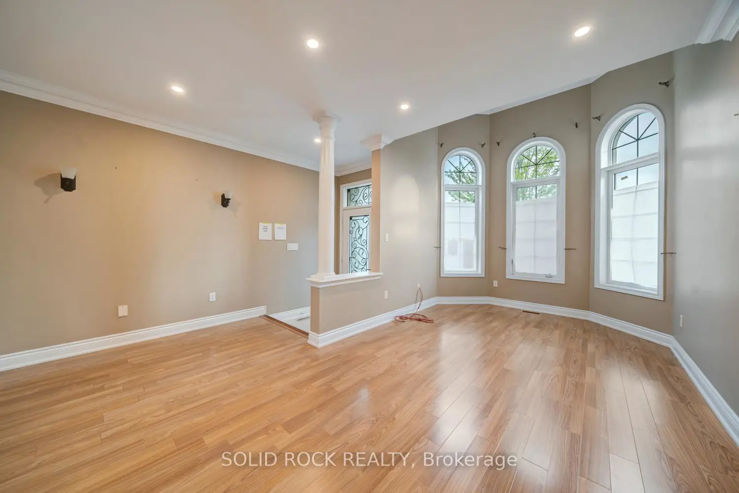 32 Albert Roffey Crescent photo 3