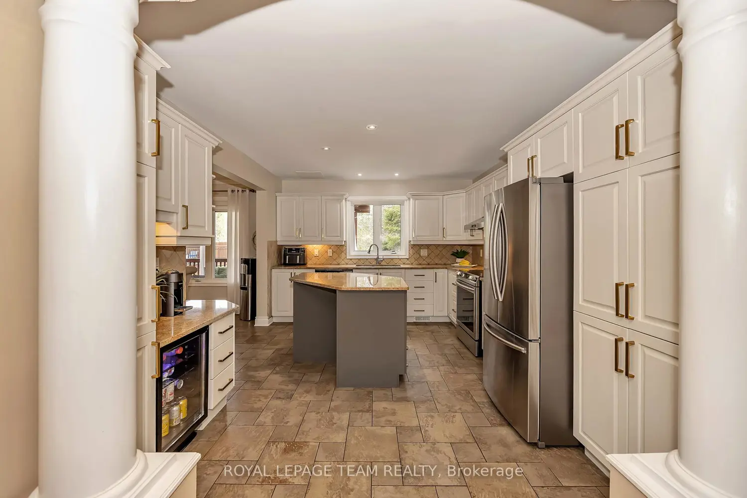 7067 Donwel Drive photo 4