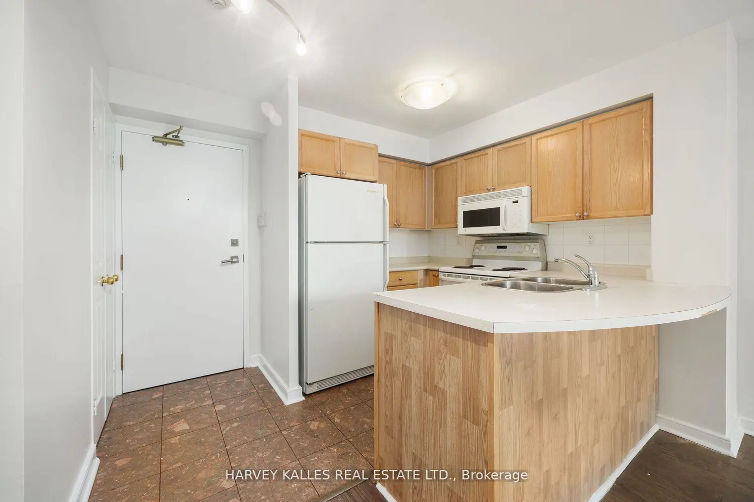 109 Front Street 512 photo 4