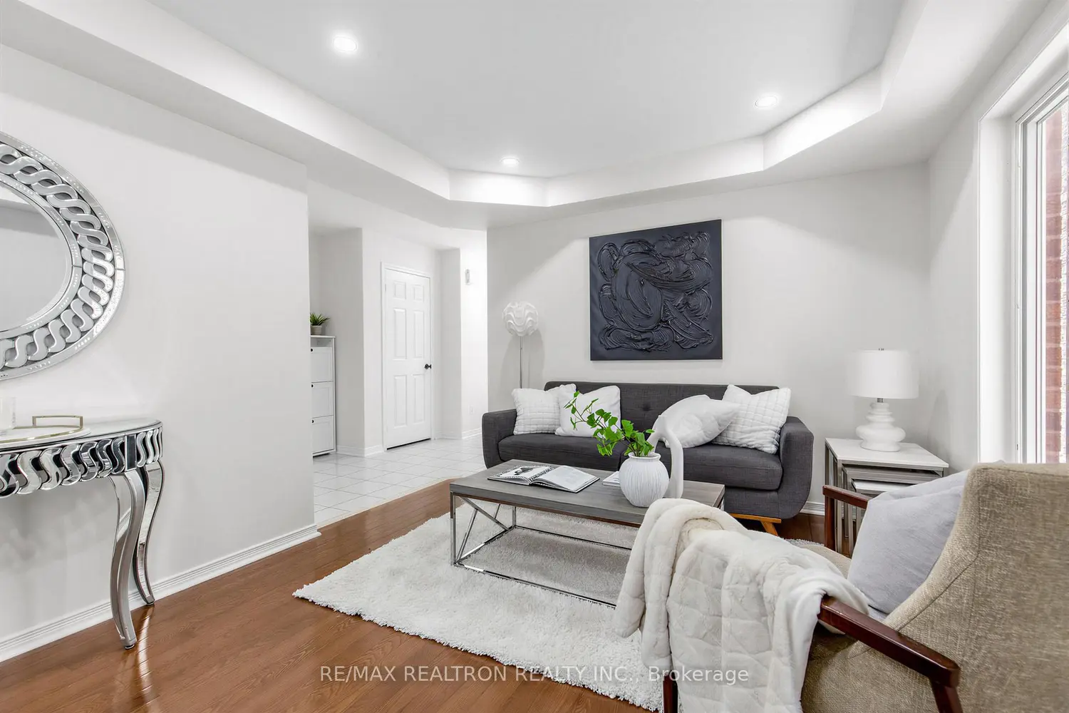 664 Sunbird Trail photo 2