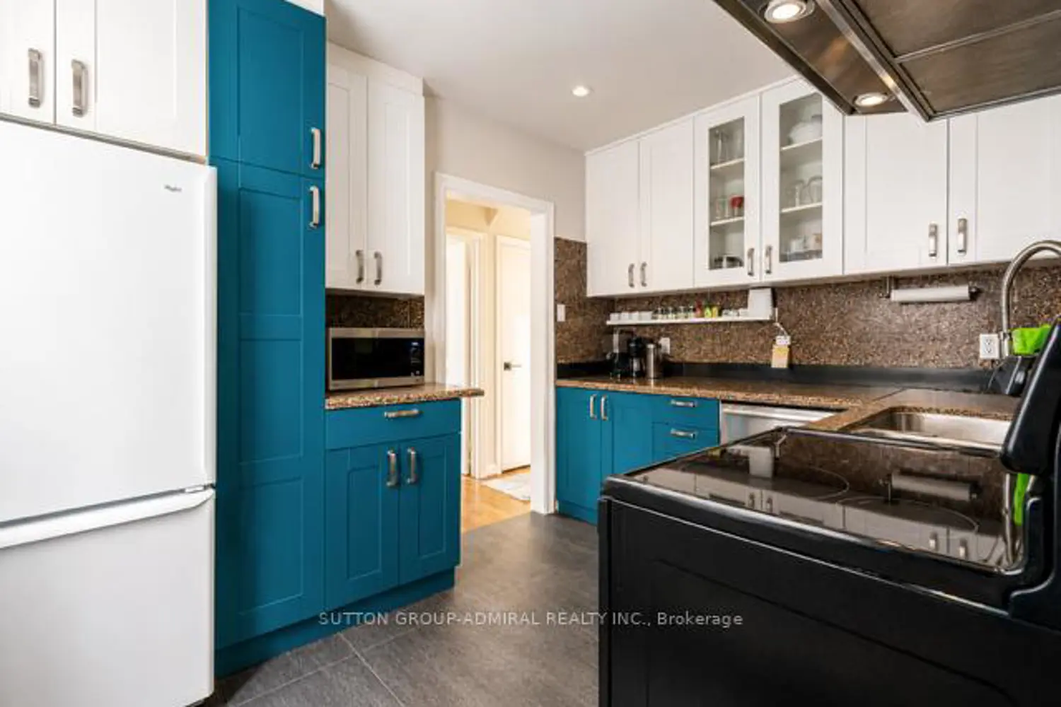 41 Athabaska Avenue photo 2