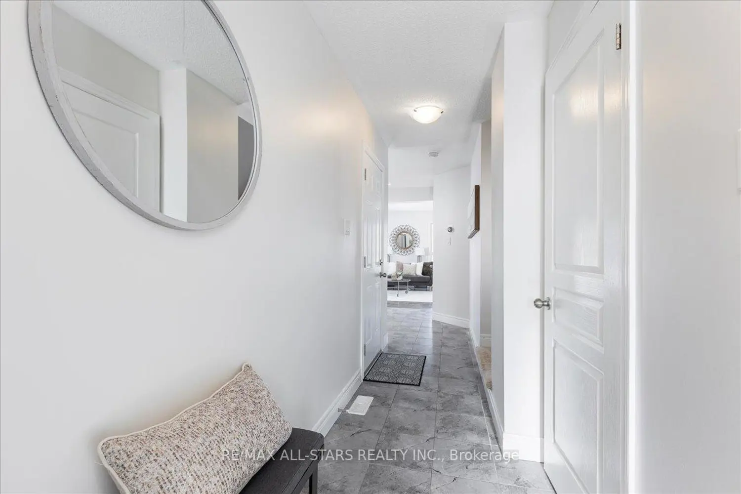 81 Douglas Drive photo 5