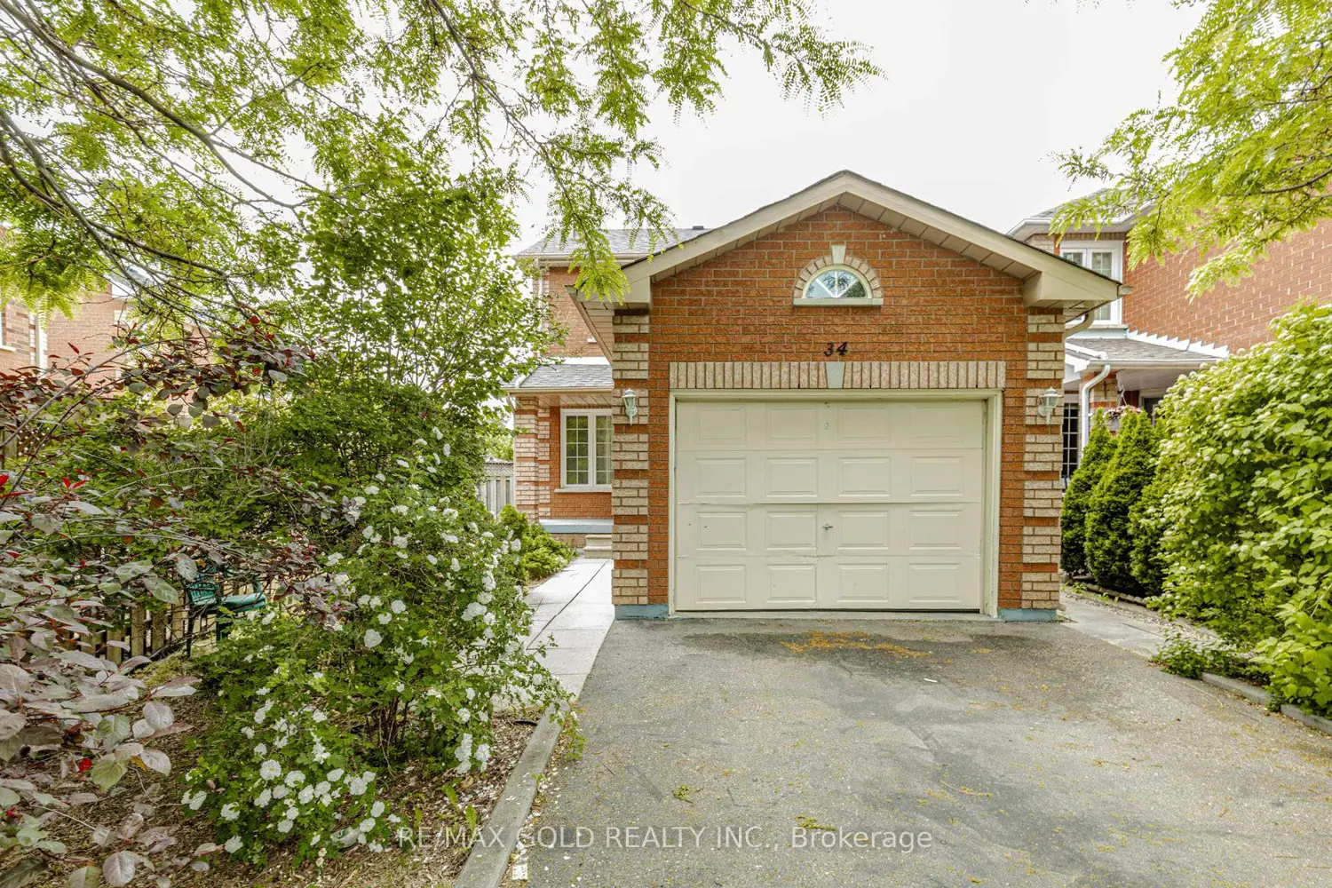 34 White Tail Crescent photo 2