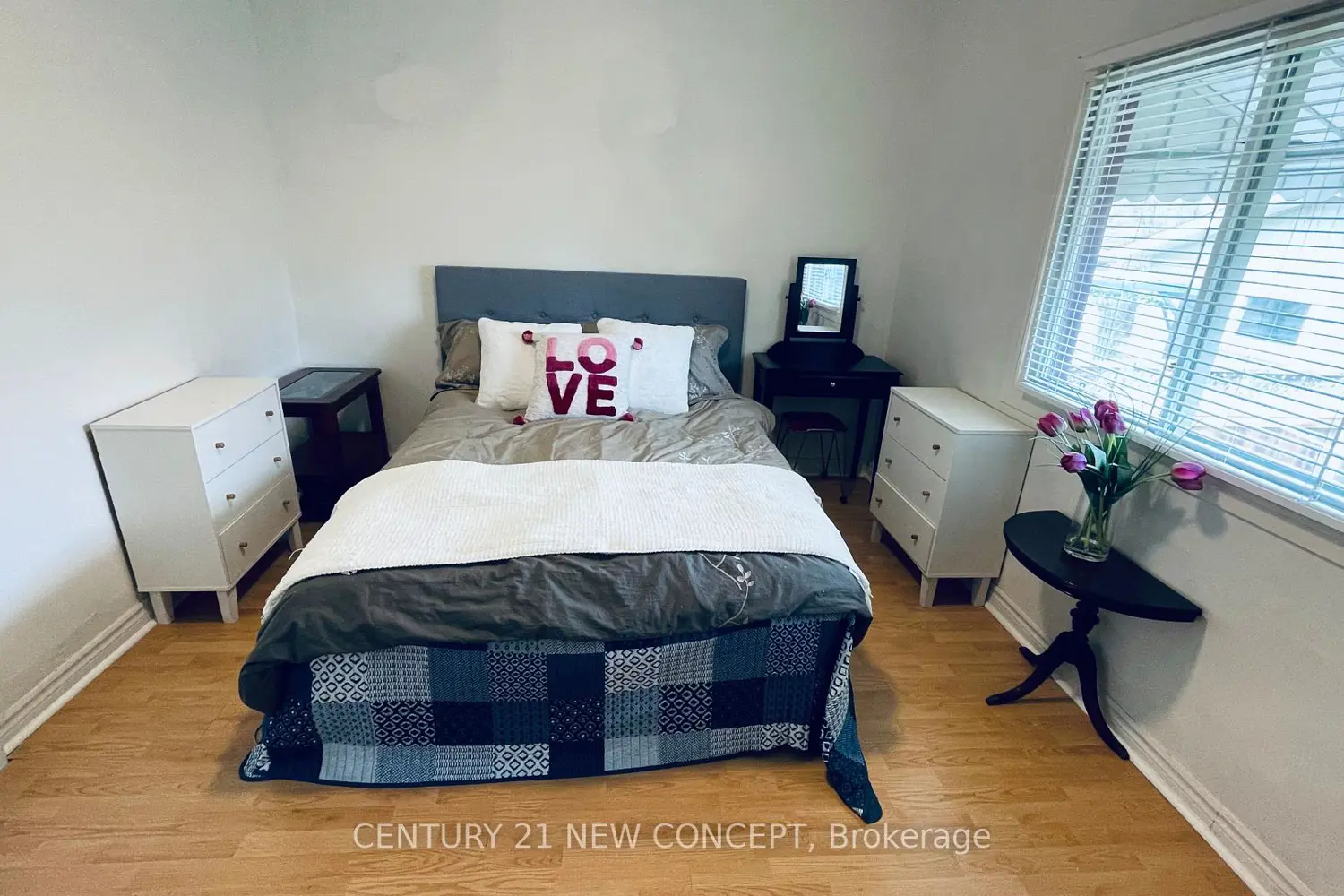 106 Emerald Street photo 5