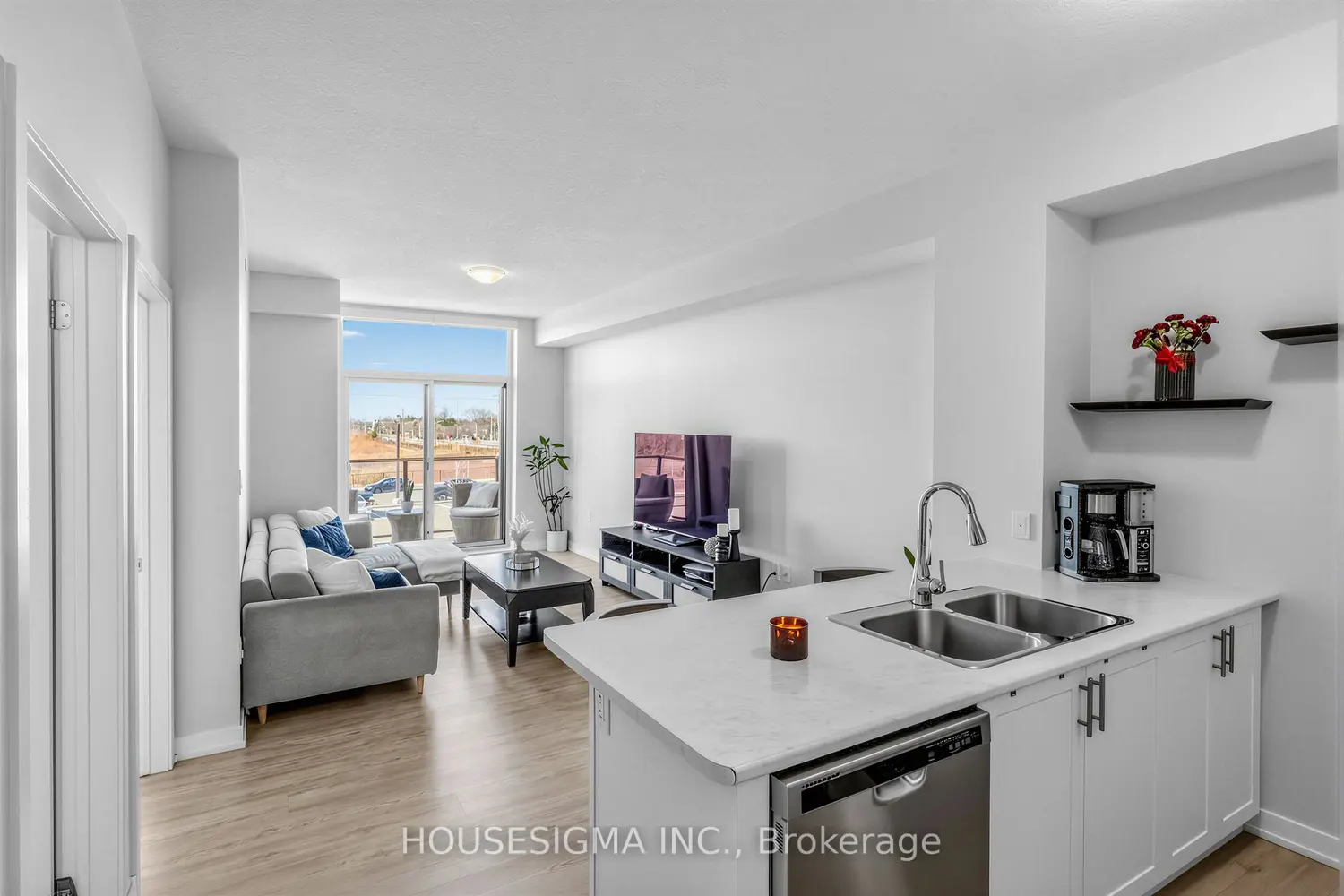 450 Dundas Street 230 photo 4
