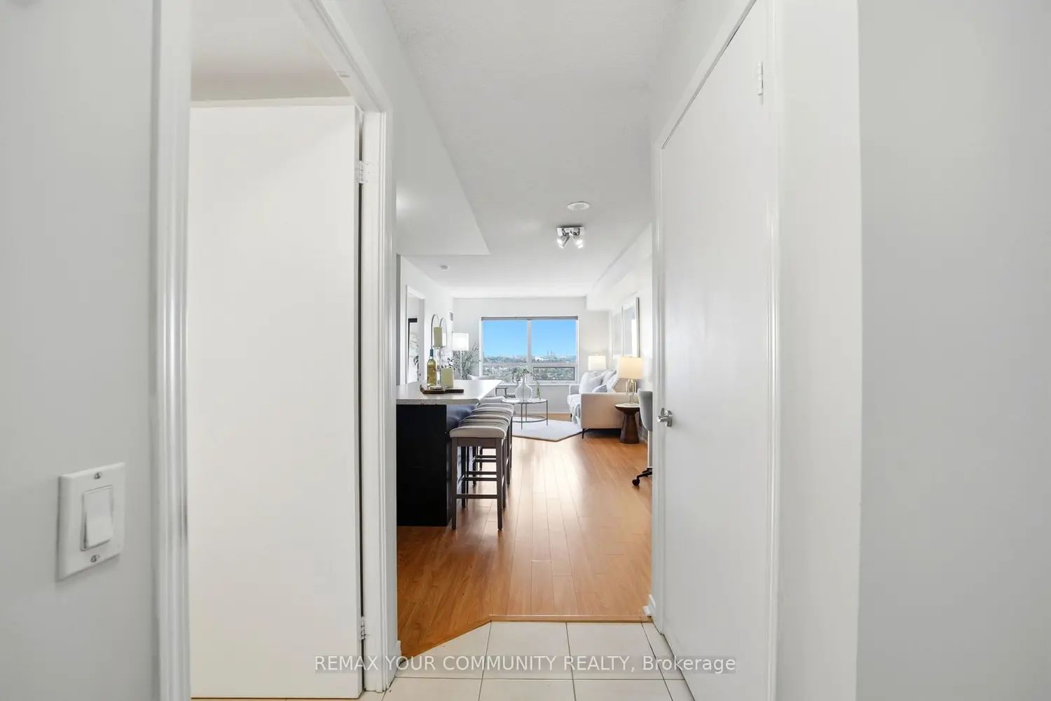 60 Heintzman Street 2102 photo 3