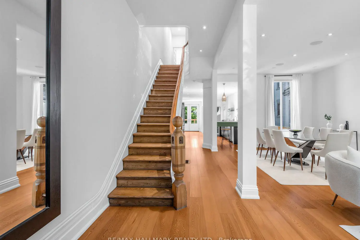 25 Grange Avenue photo 2