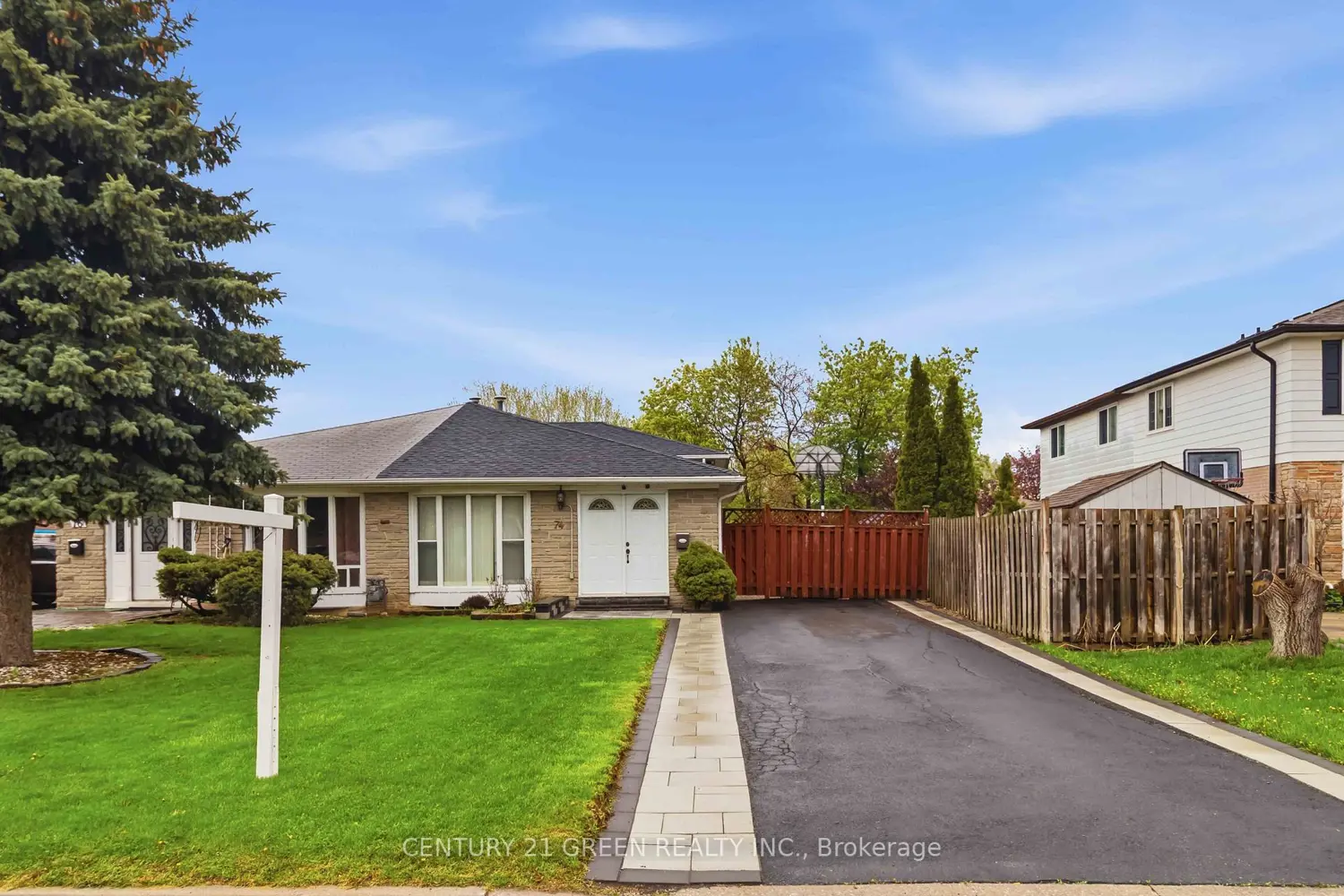 74 Davenport Crescent photo 2