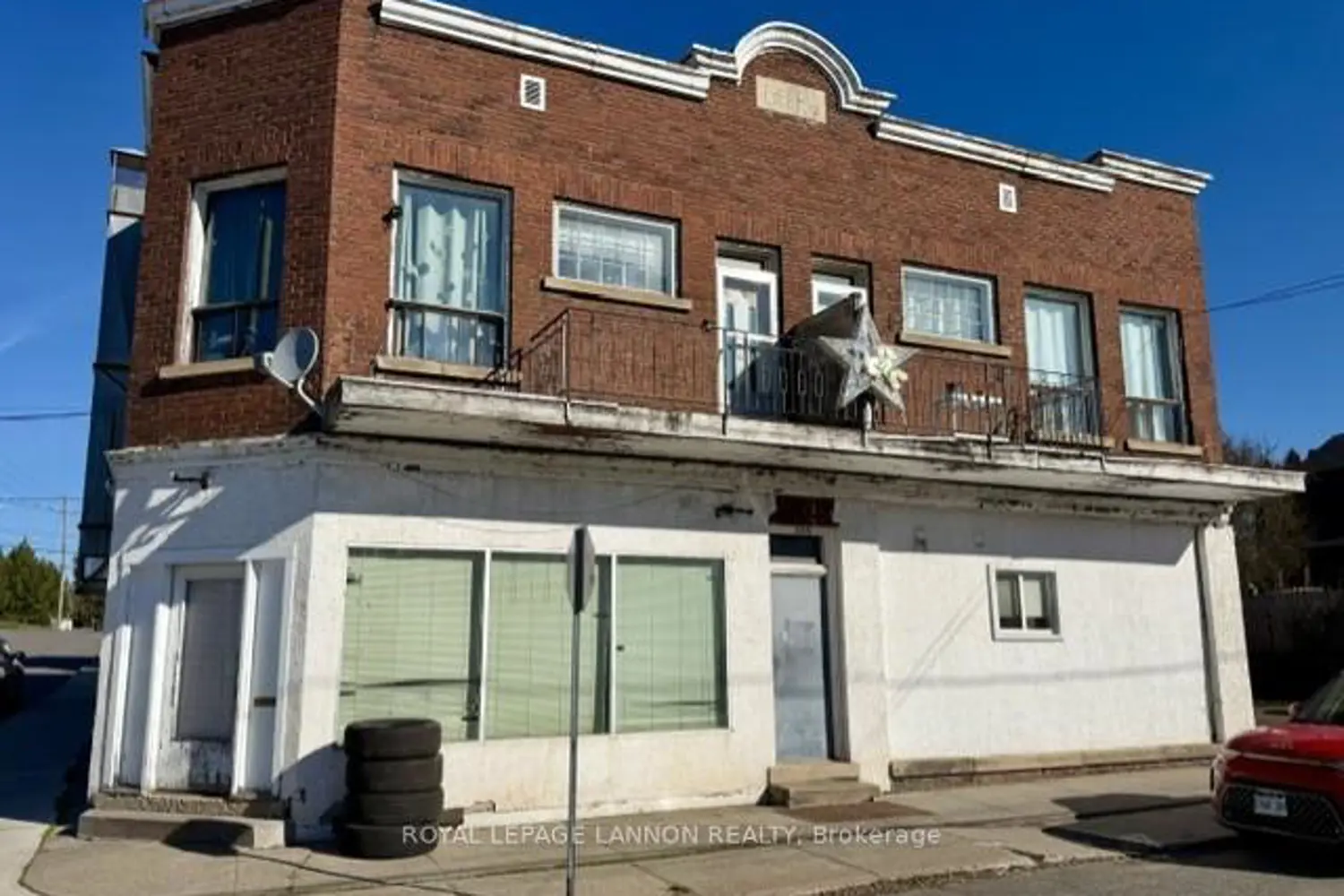 142 College Street photo 2