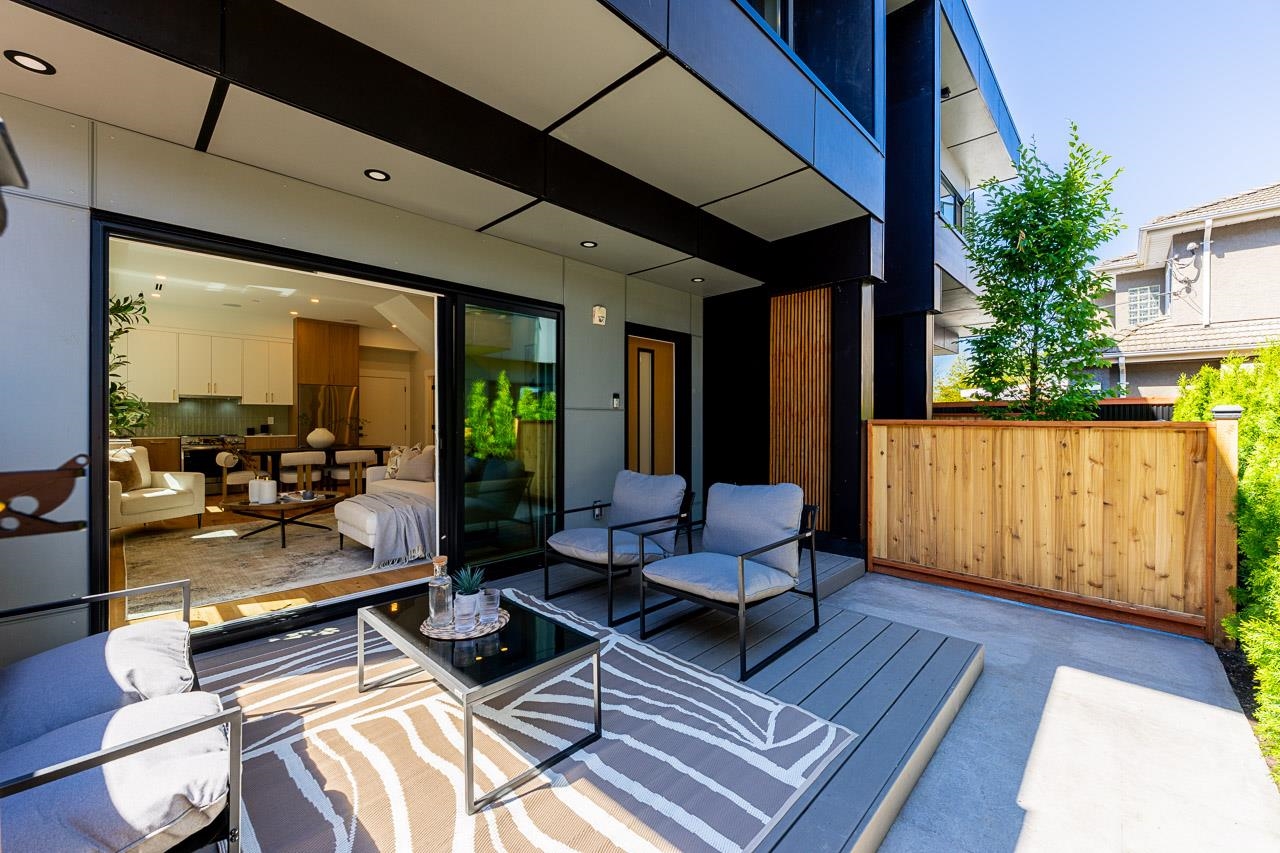 1-678 22nd Avenue E, Vancouver, BC, V5V 1V4