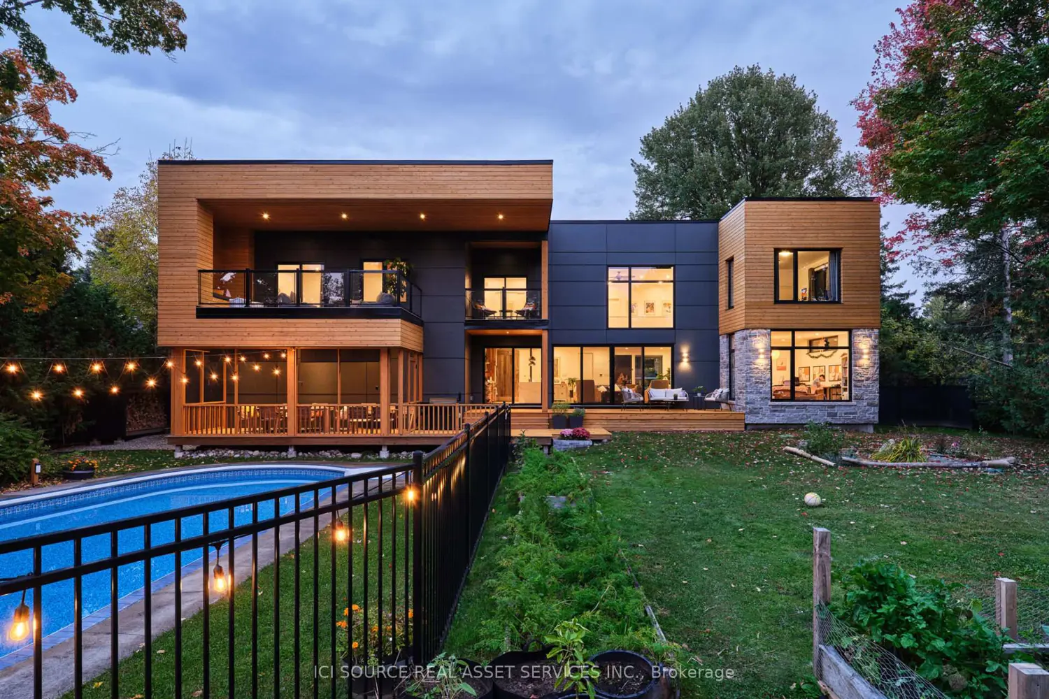 73 Pineglen Crescent photo 2