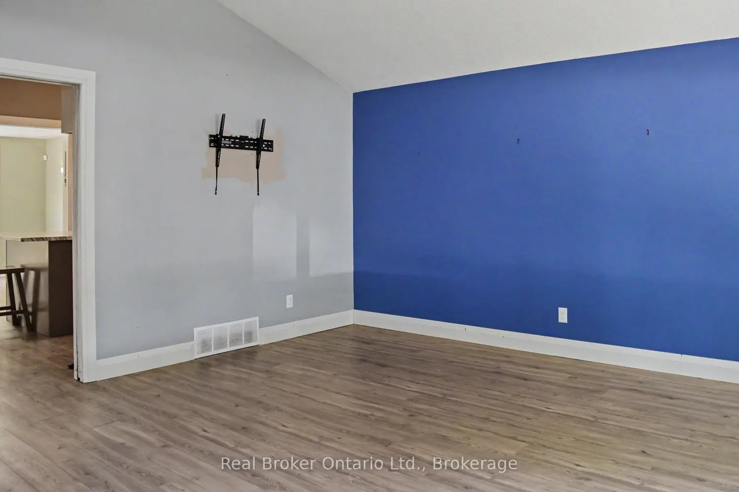 354 Goderich Street photo 2