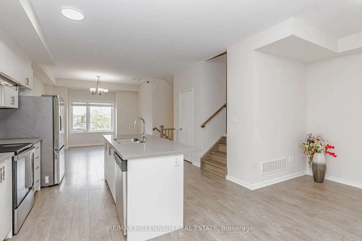 11 Lambert Lane photo 3