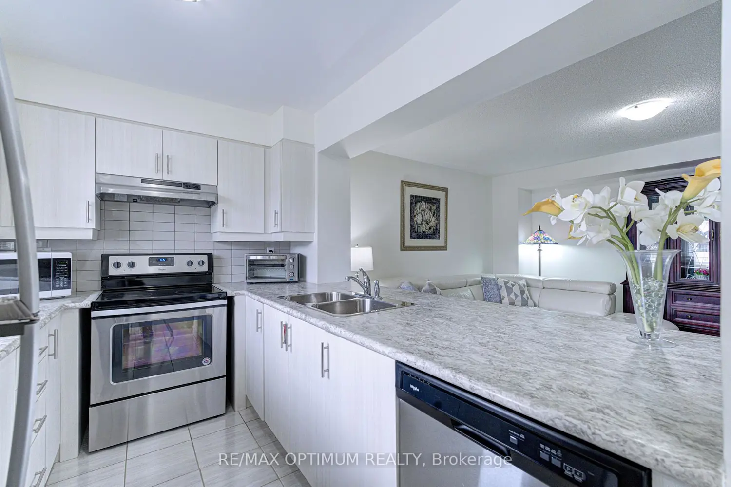 583 Laking Terrace photo 3