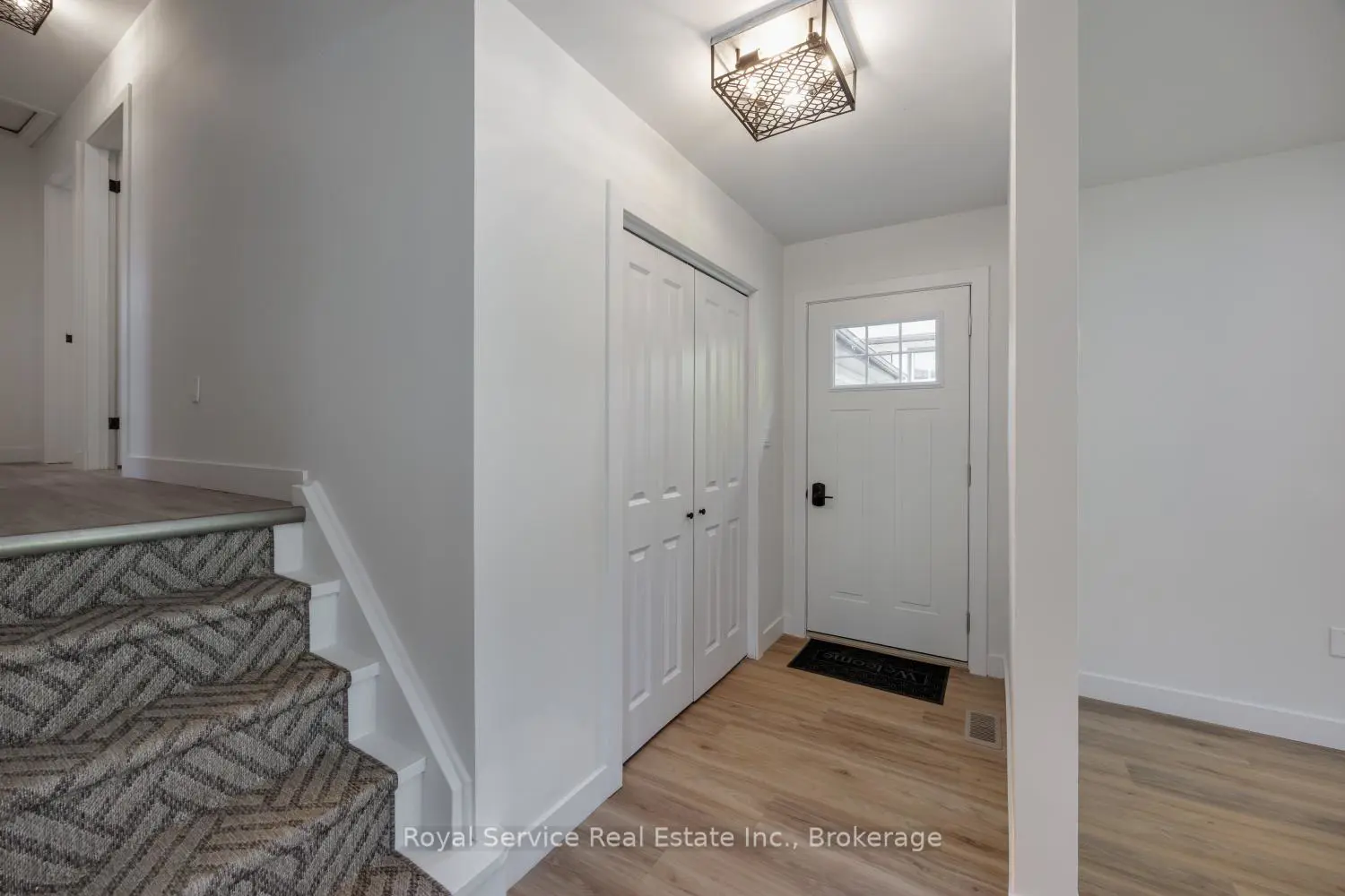 567 Daintry Crescent photo 3
