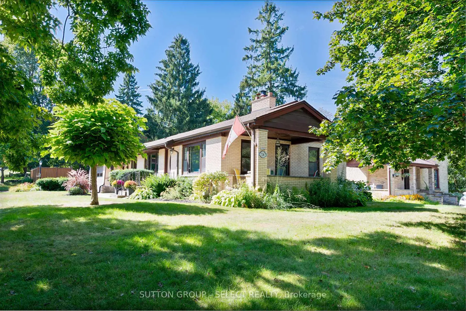 714 Springbank Drive photo 3