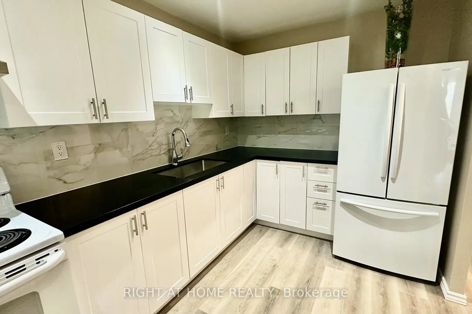 4064 Lawrence Avenue 305 photo 2