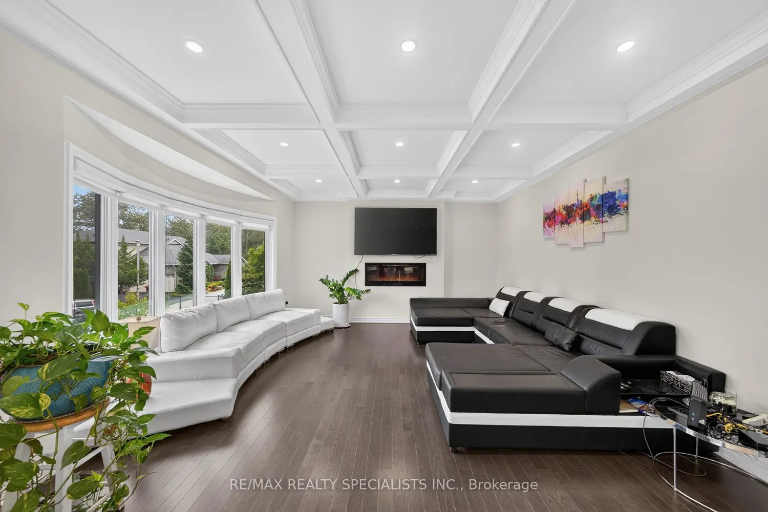 30 Emeny Lane photo 3