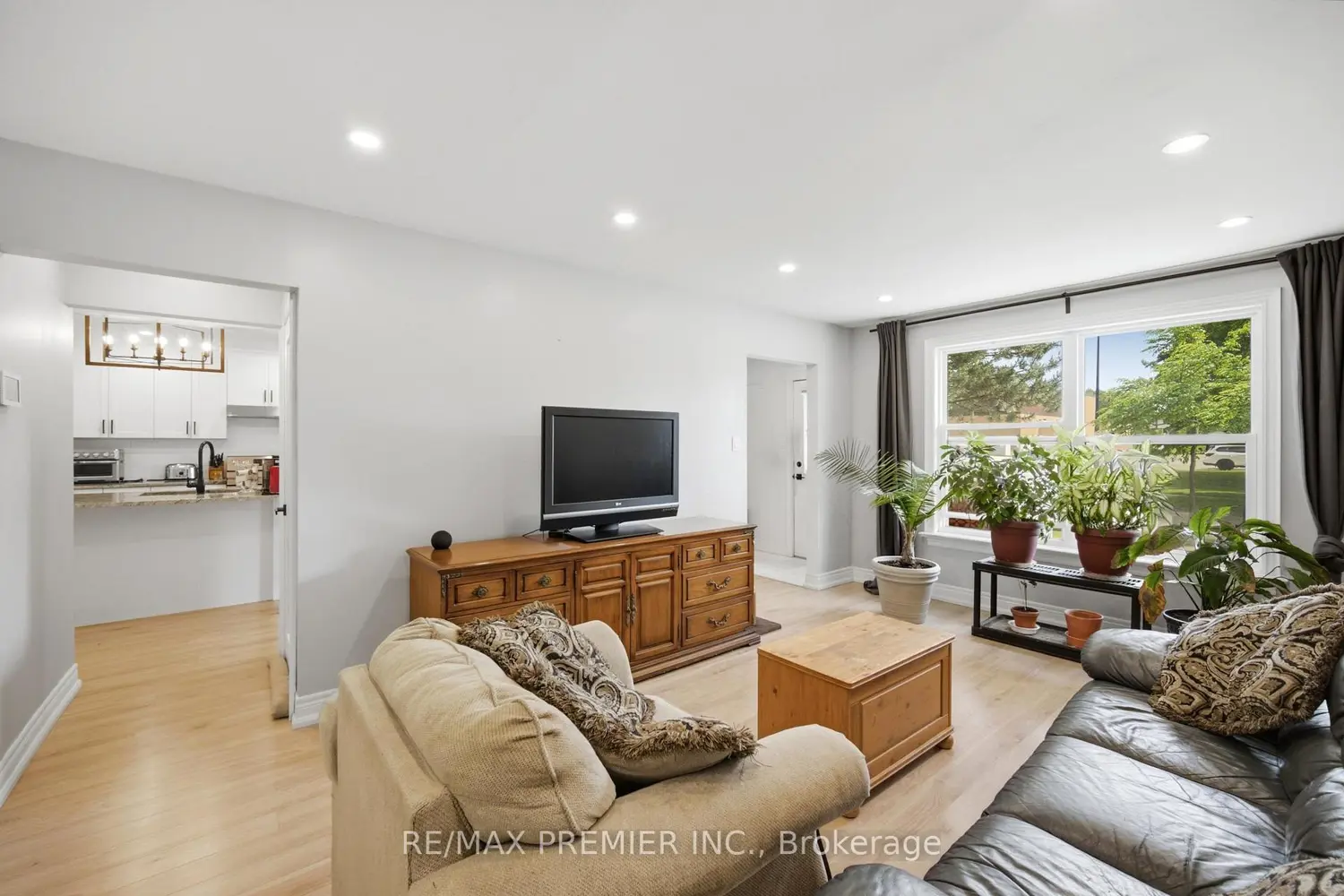 115 William Roe Boulevard photo 5