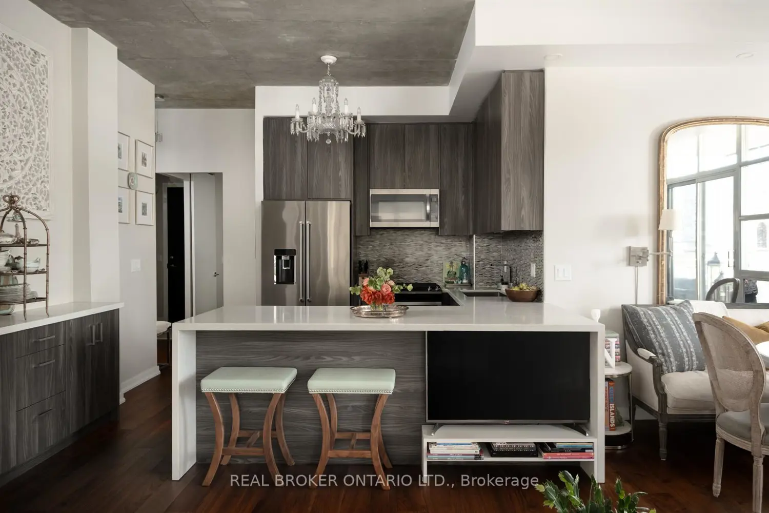 23 Brant Street 803 photo 2