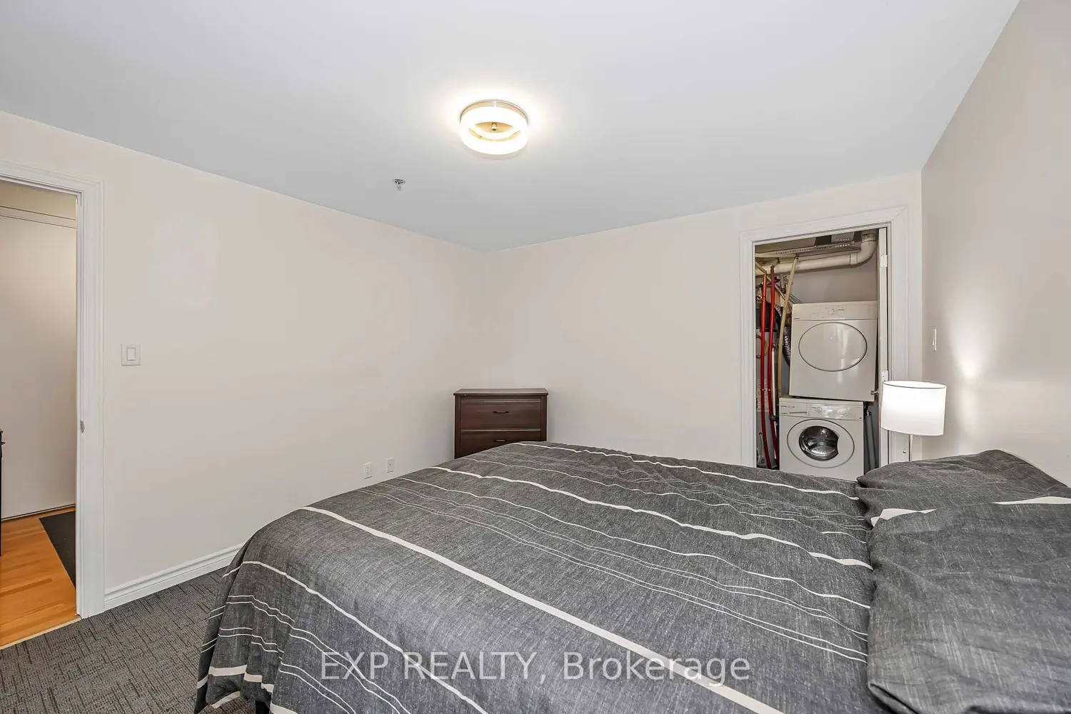 6 Grove Avenue 305 photo 5