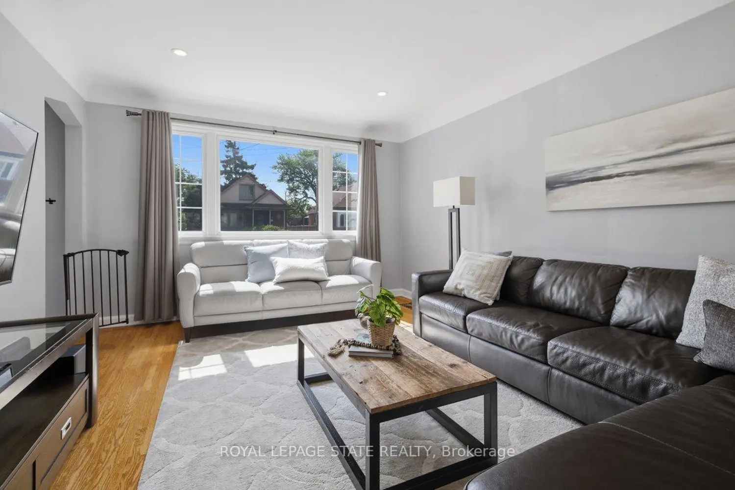 216 Summerhill Avenue photo 3