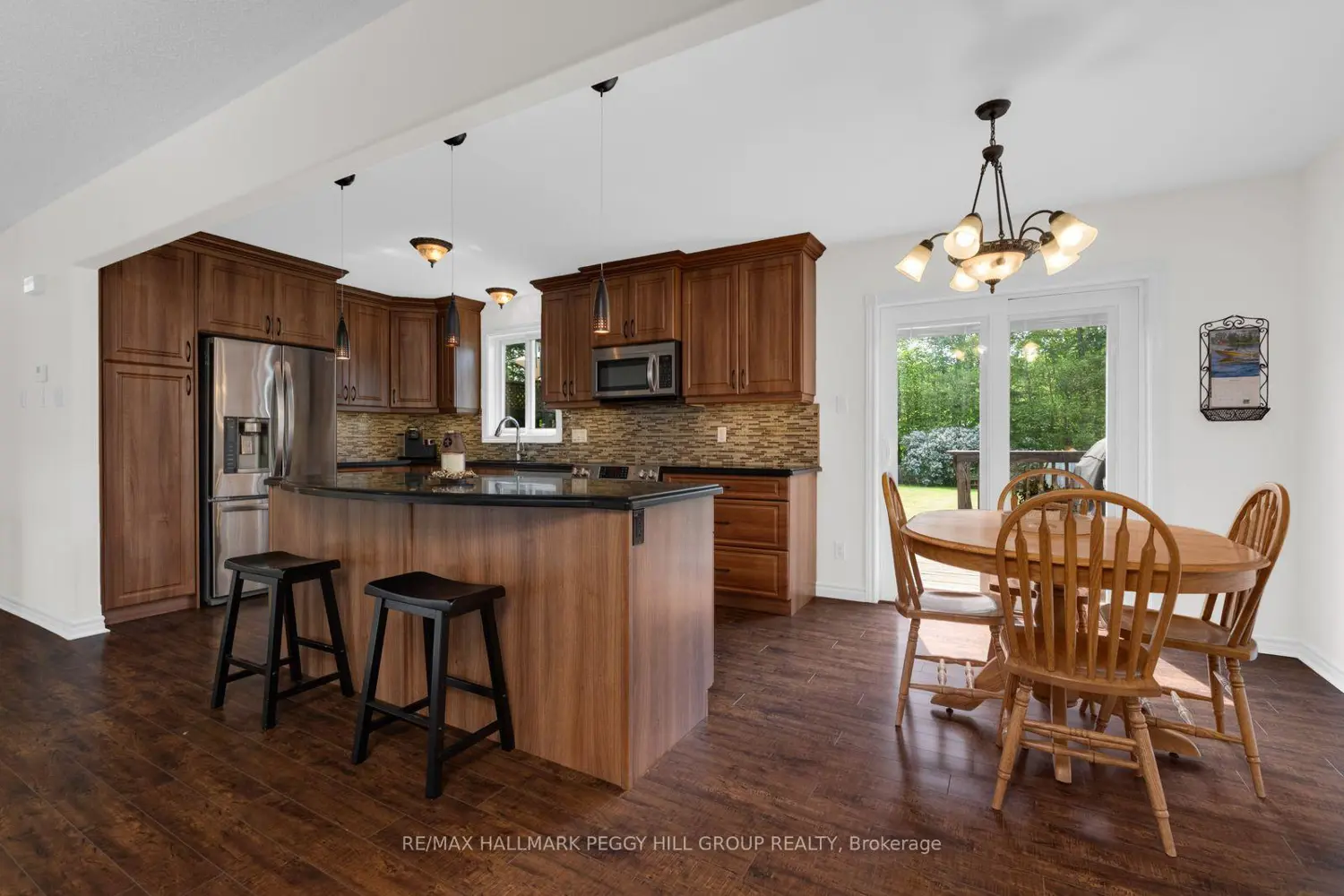 9 Adams Avenue photo 3