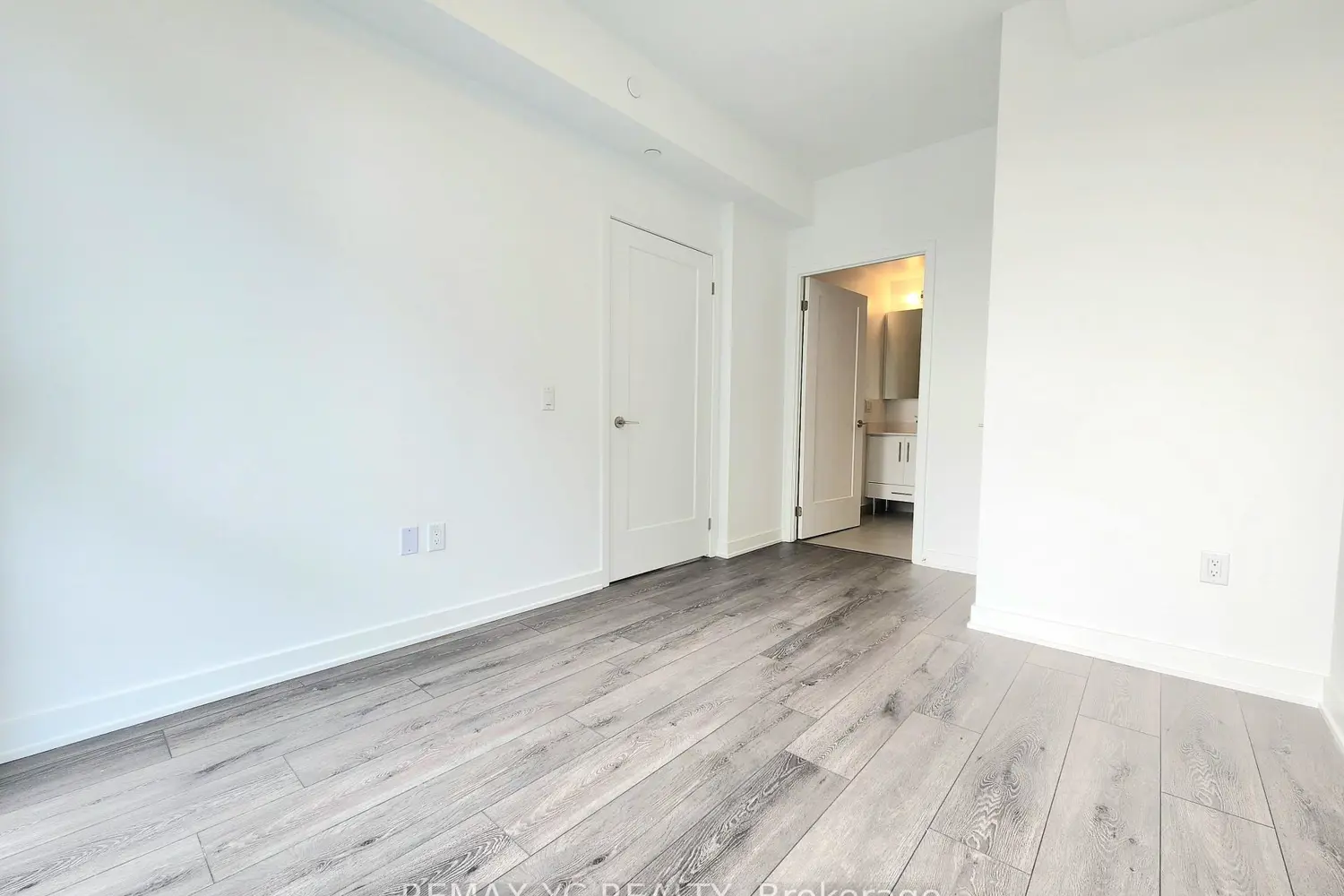 95 Oneida Crescent 1407 photo 3